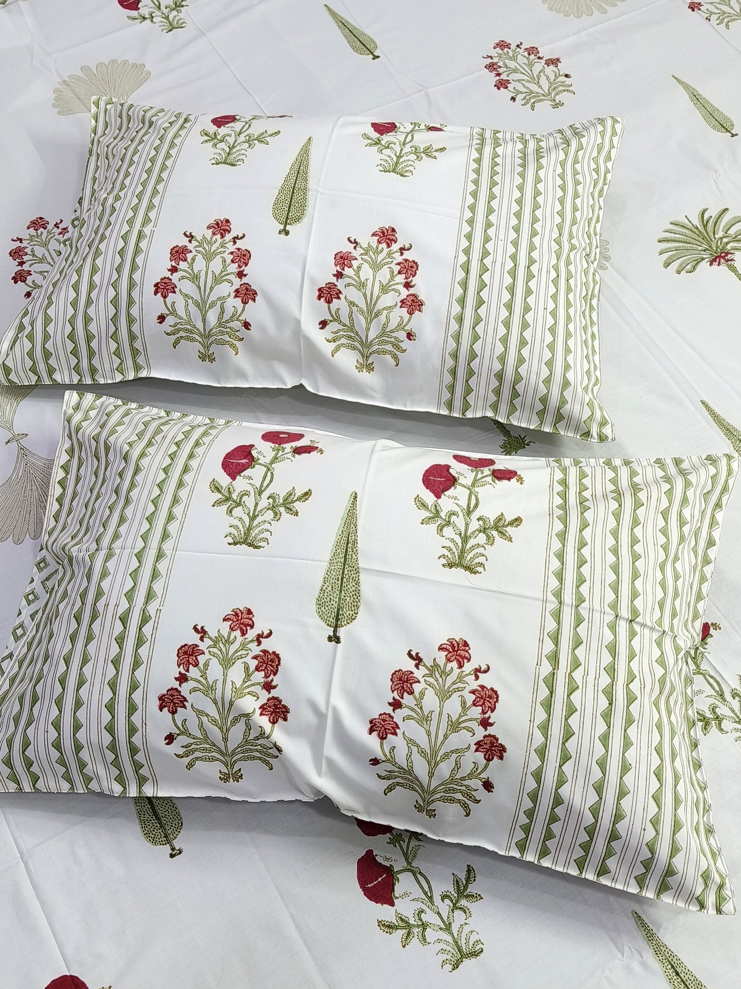 Bedsheet With King Size Pillow Cases