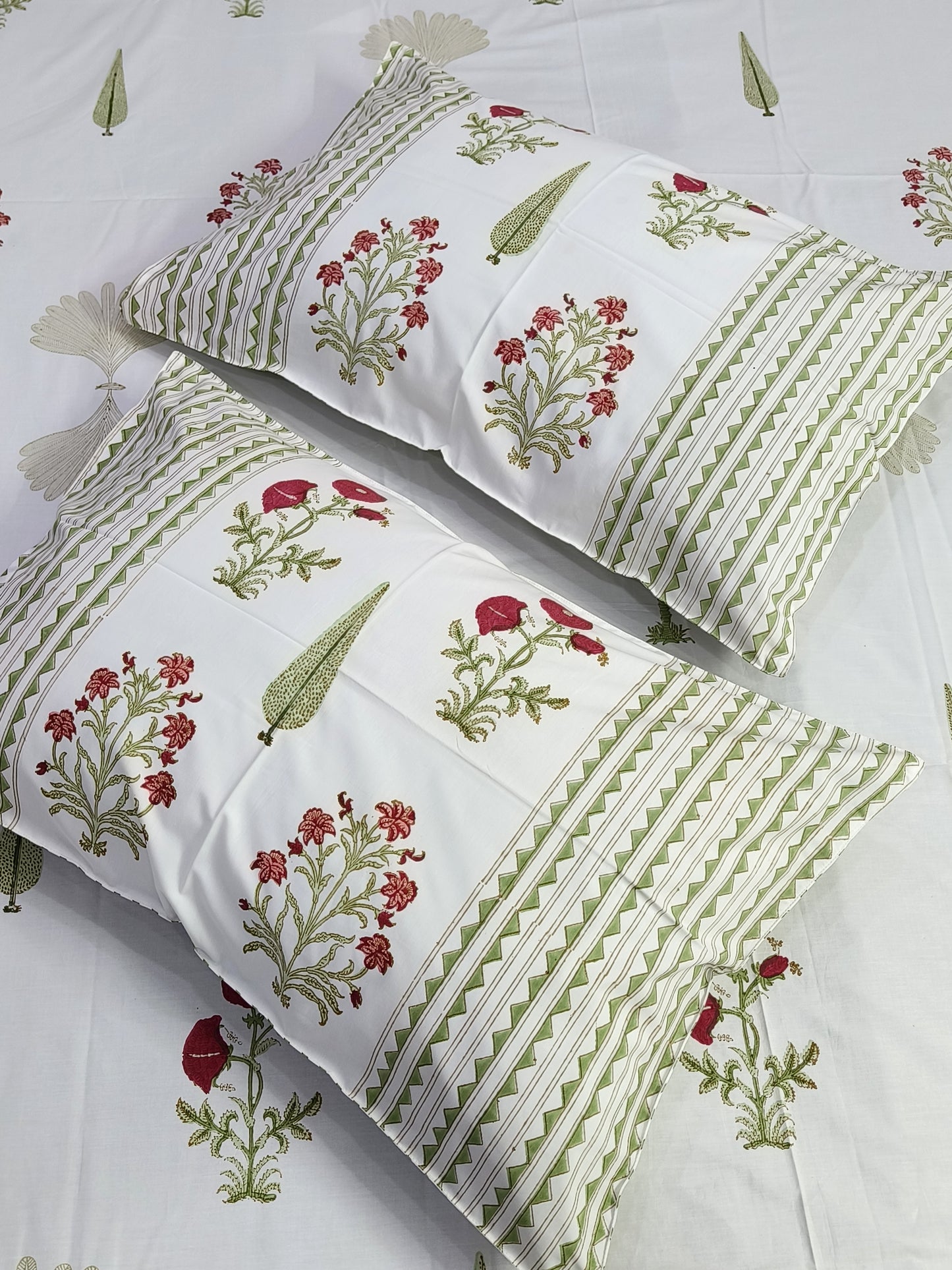 Bedsheet With King Size Pillow Cases