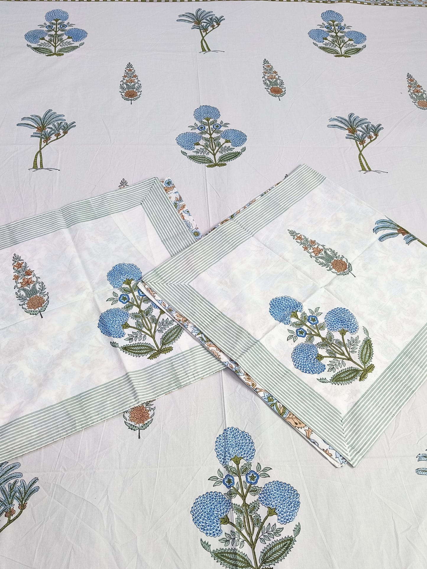 Bedsheet With King Size Pillow Cases