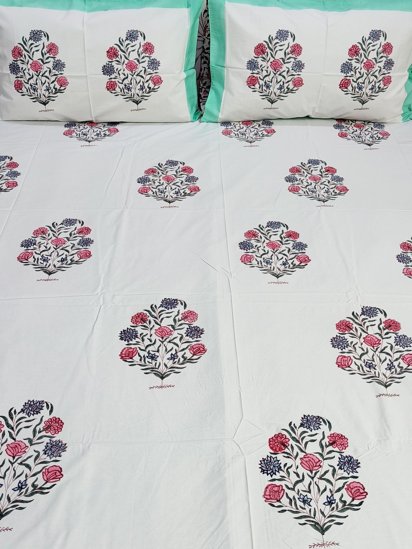 Bedsheet With King Size Pillow Cases