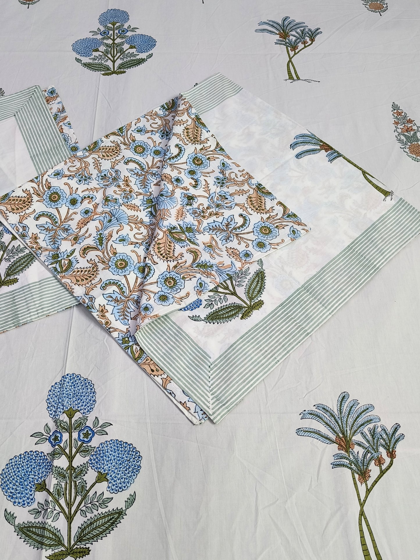 Bedsheet With King Size Pillow Cases