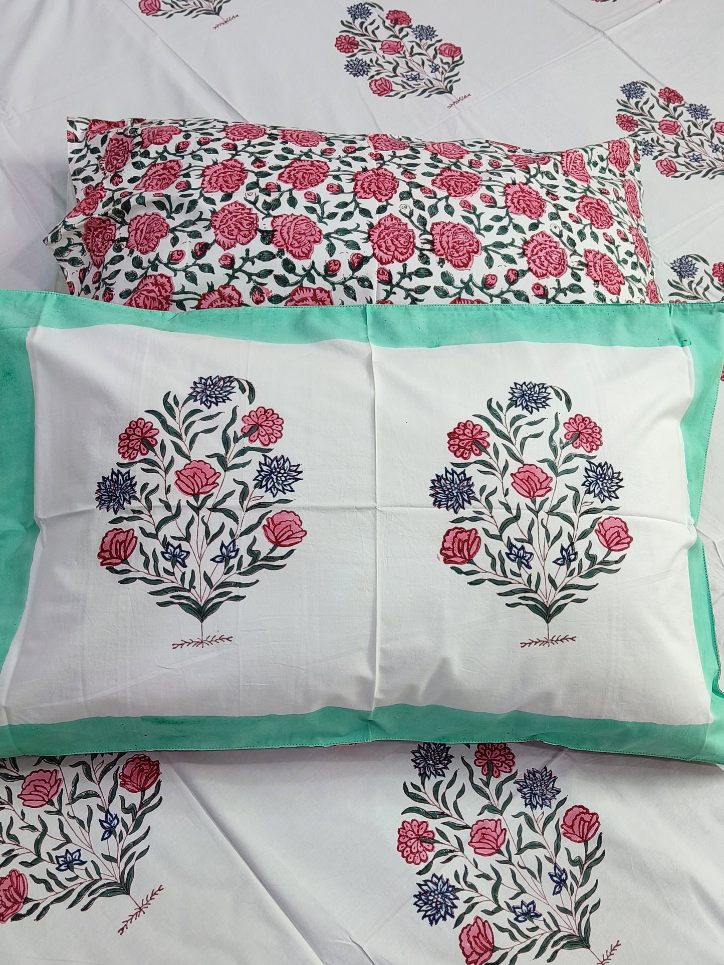 Bedsheet With King Size Pillow Cases