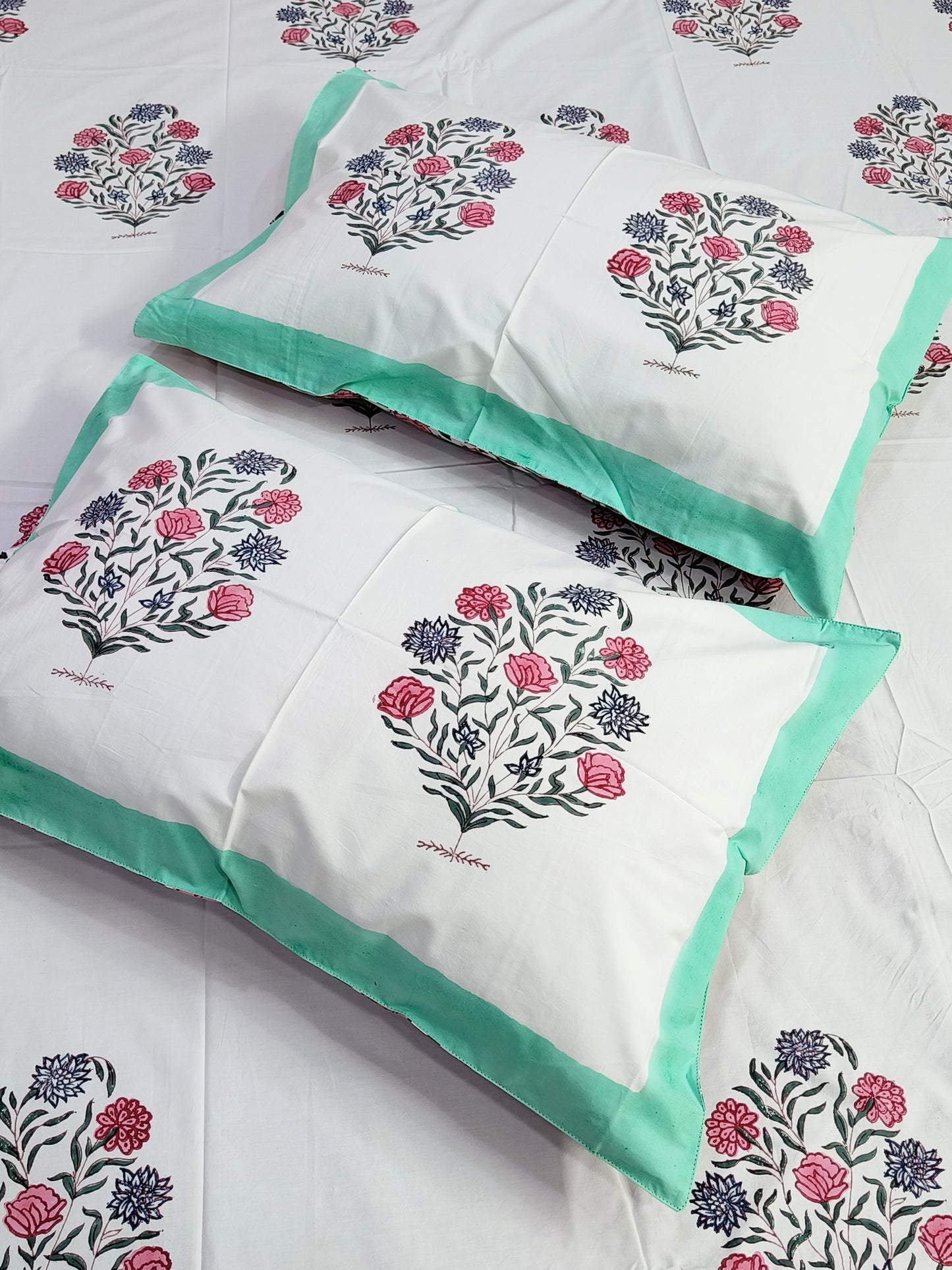 Bedsheet With King Size Pillow Cases