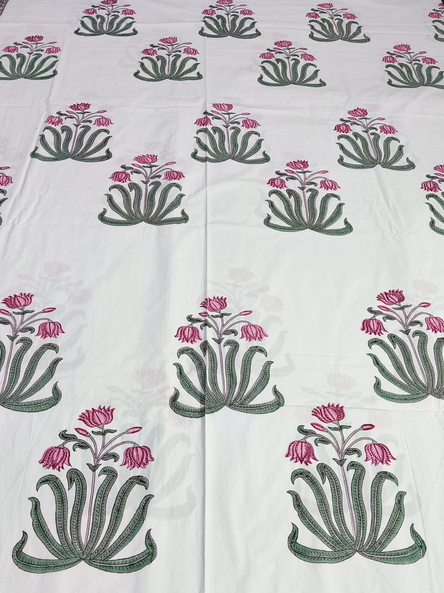 Bedsheet With King Size Pillow Cases