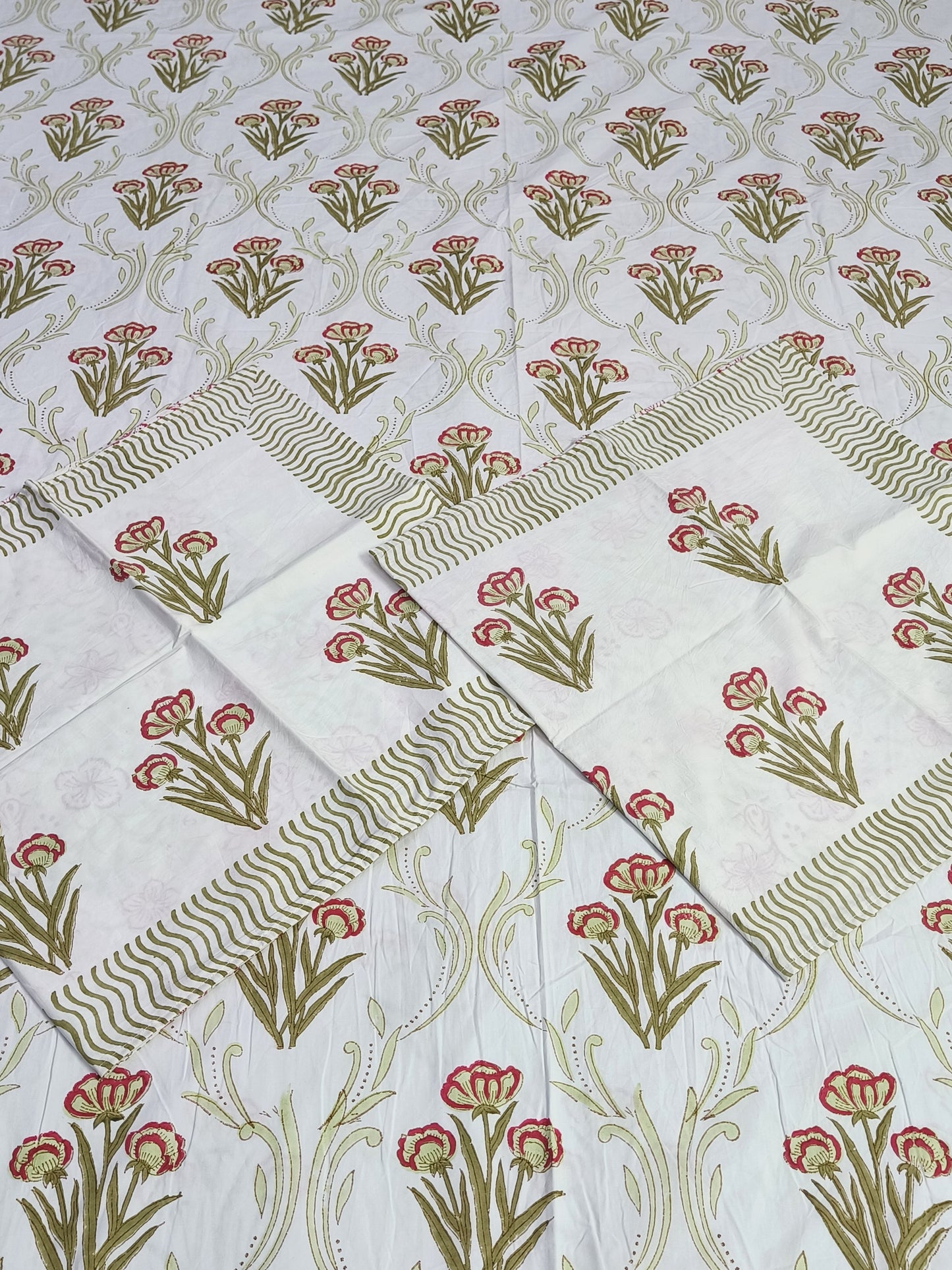 Bedsheet With King Size Pillow Cases