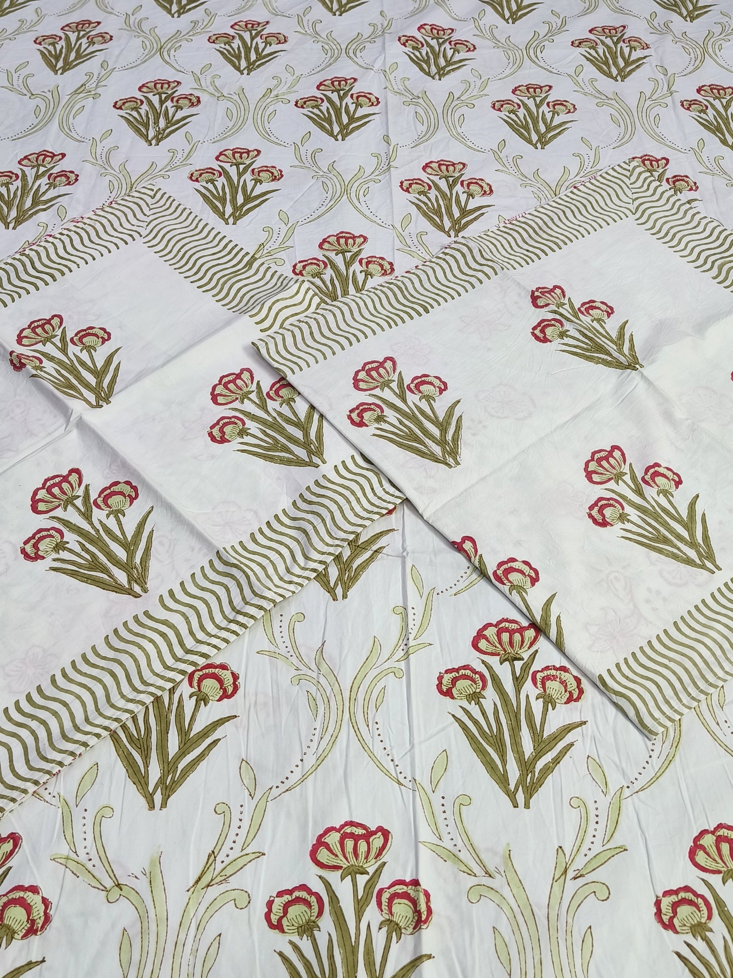Bedsheet With King Size Pillow Cases