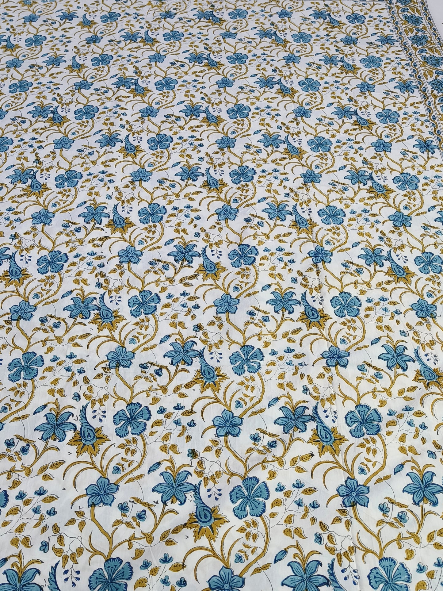 Bedsheet With King Size Pillow Cases