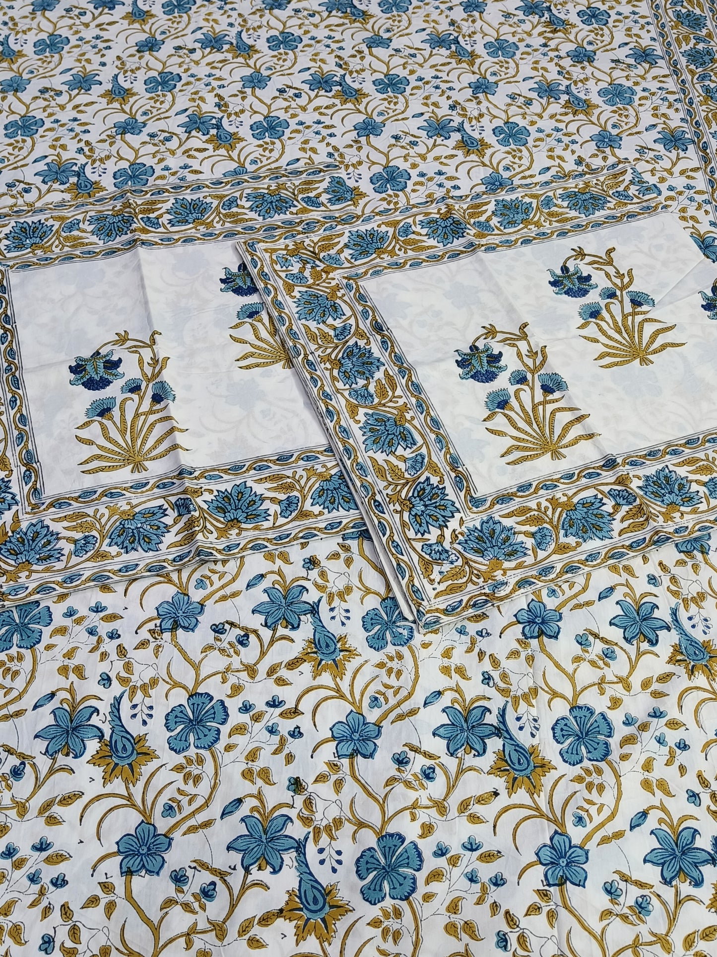 Bedsheet With King Size Pillow Cases
