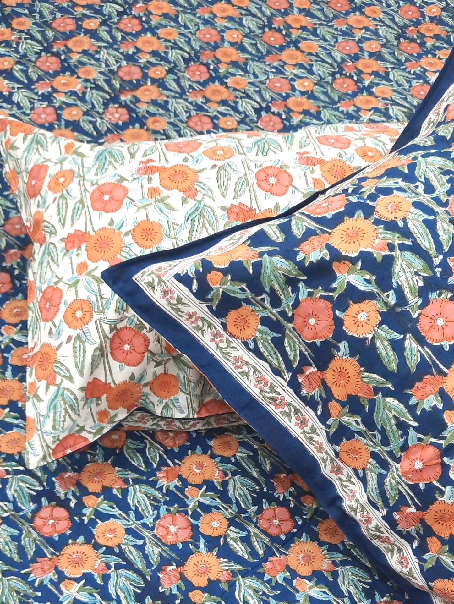 Bedsheet With King Size Pillow Cases