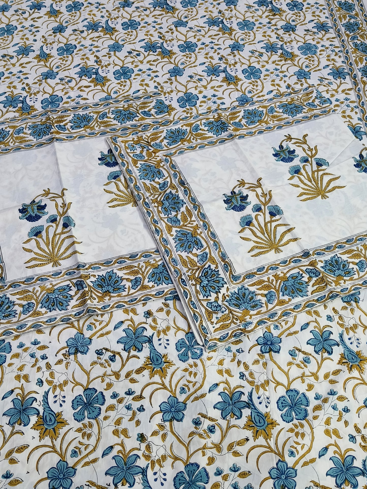 Bedsheet With King Size Pillow Cases