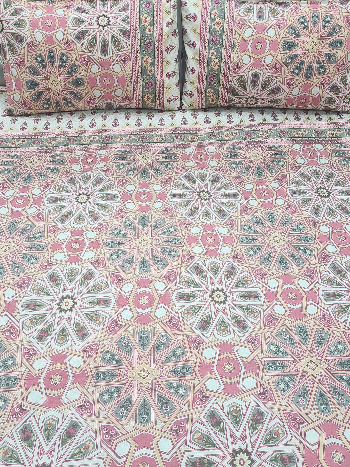 FRESH ARRIVALS Gulbahaar King Size Bedsheets