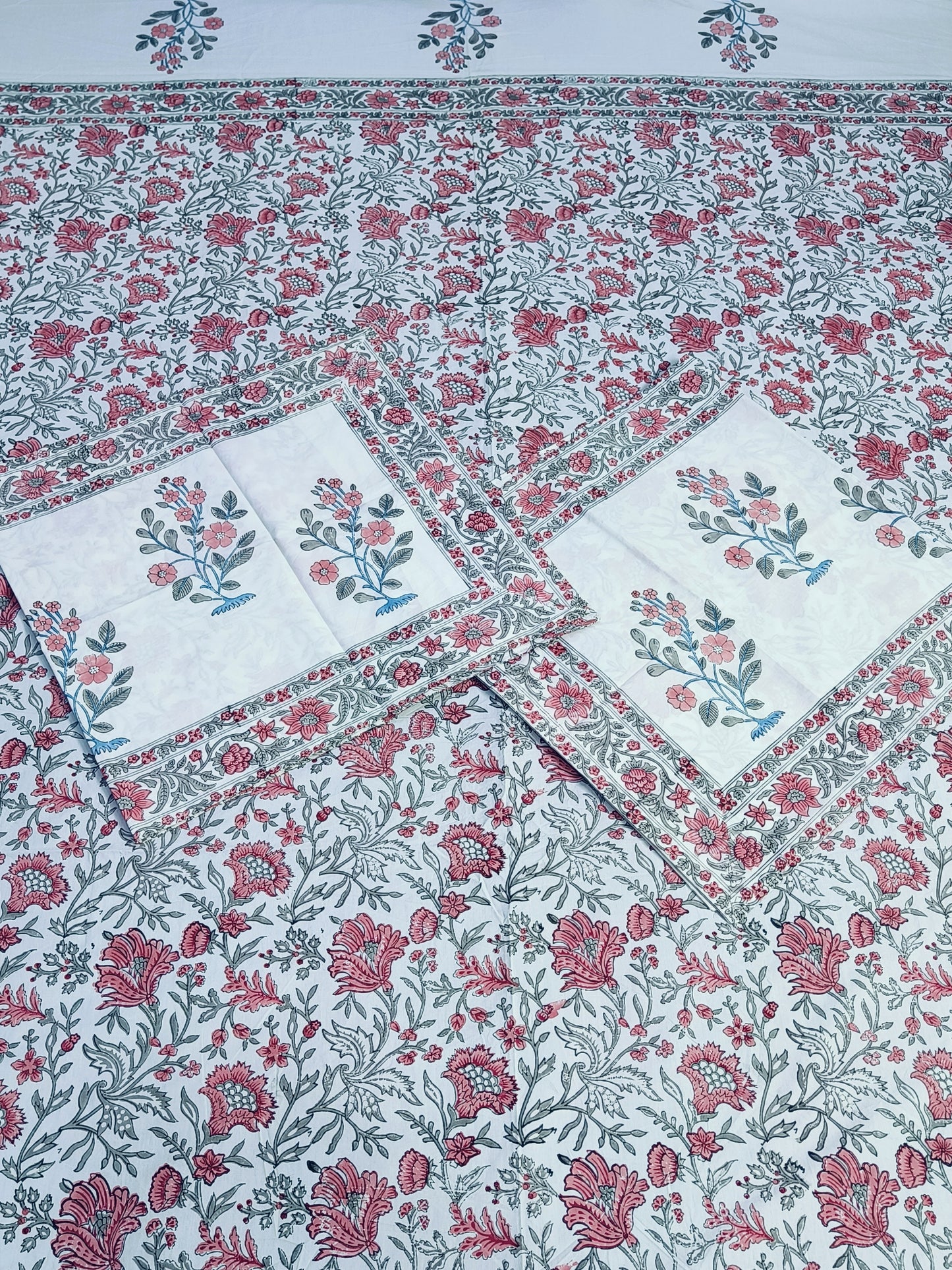 Bedsheet With King Size Pillow Cases