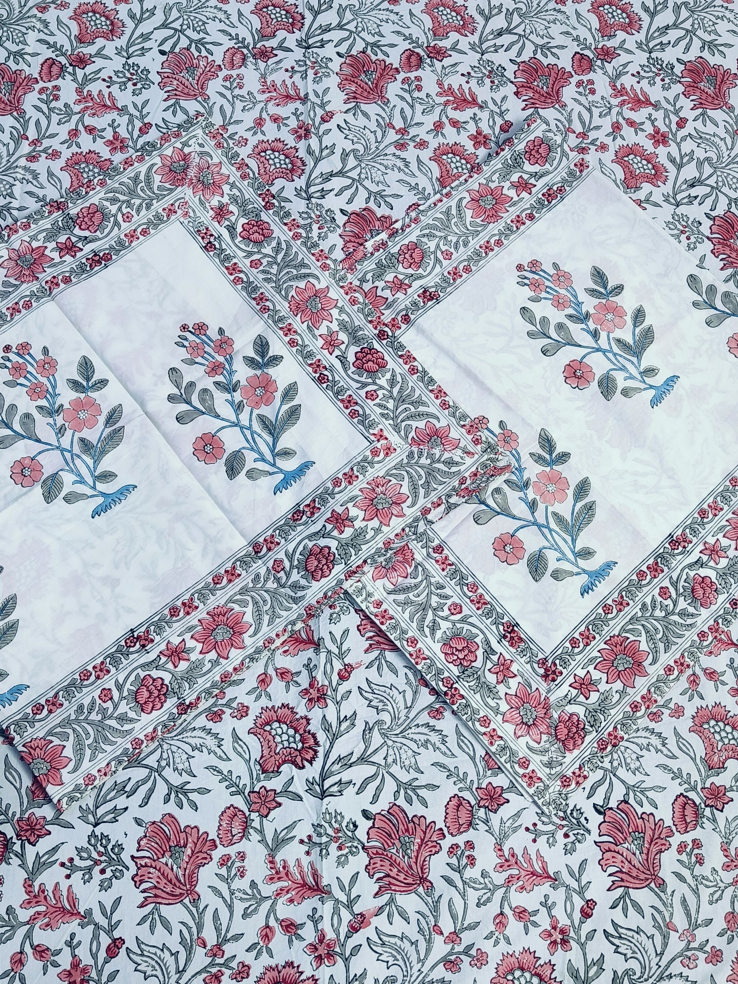 Bedsheet With King Size Pillow Cases