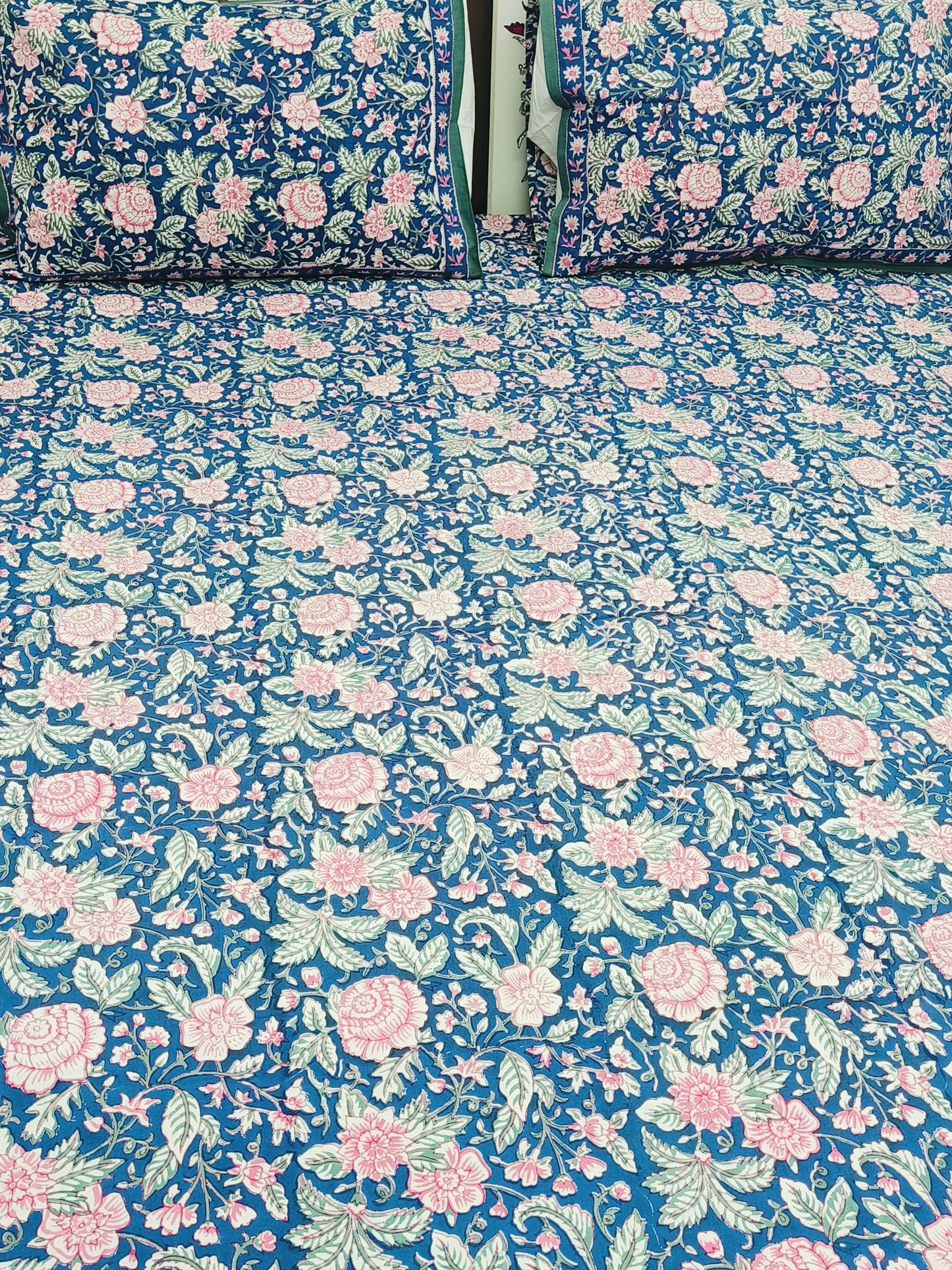 Bedsheet With King Size Pillow Cases