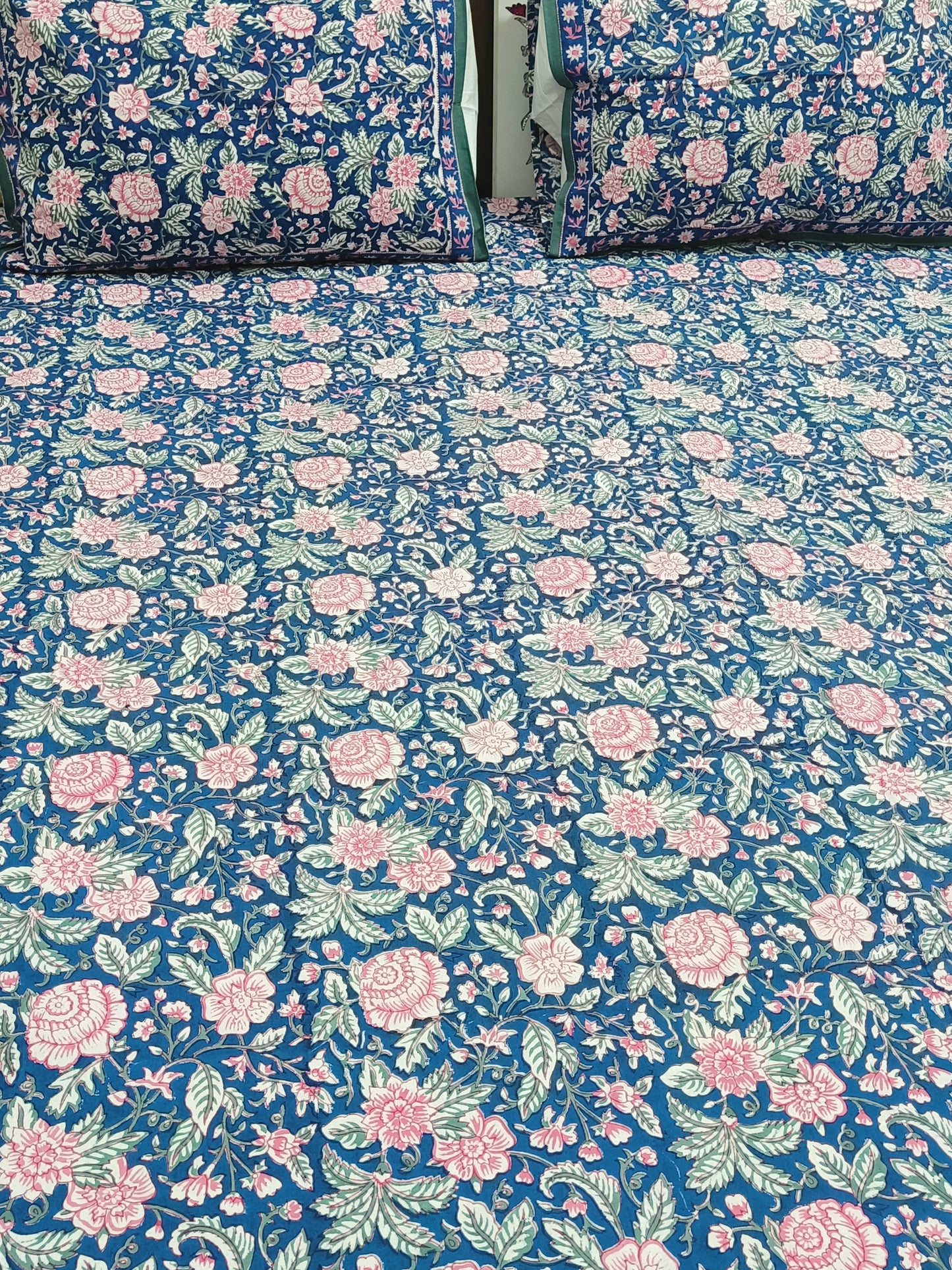 Bedsheet With King Size Pillow Cases