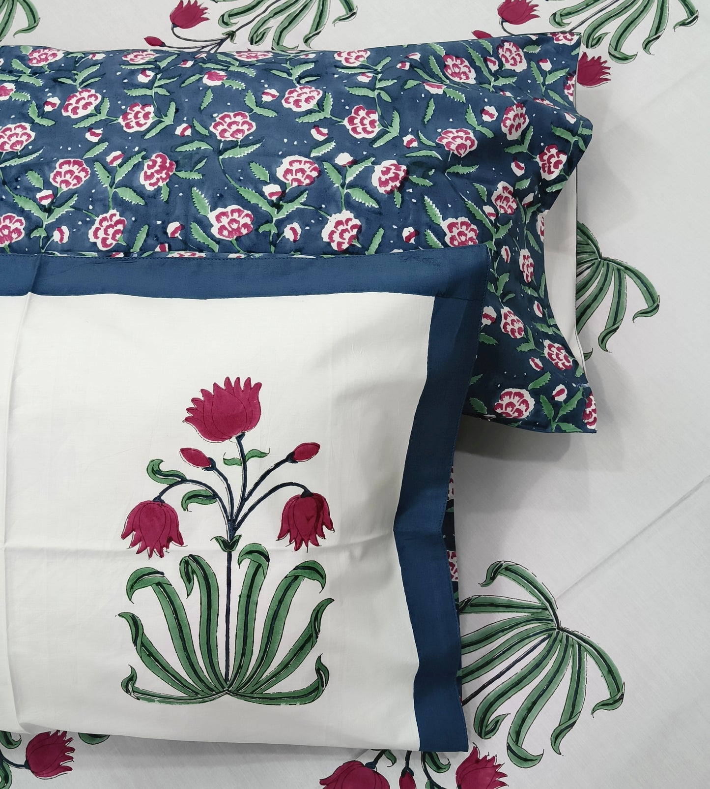 Bedsheet With King Size Pillow Cases