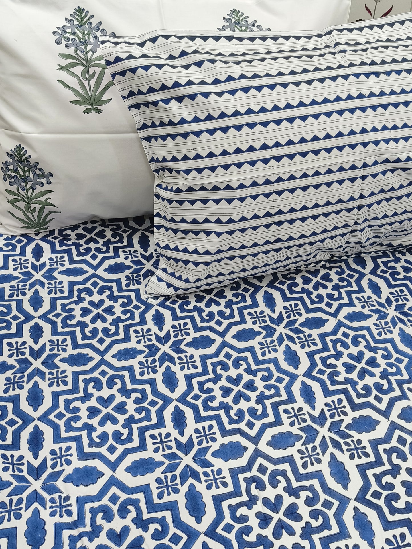 Bedsheet With King Size Pillow Cases