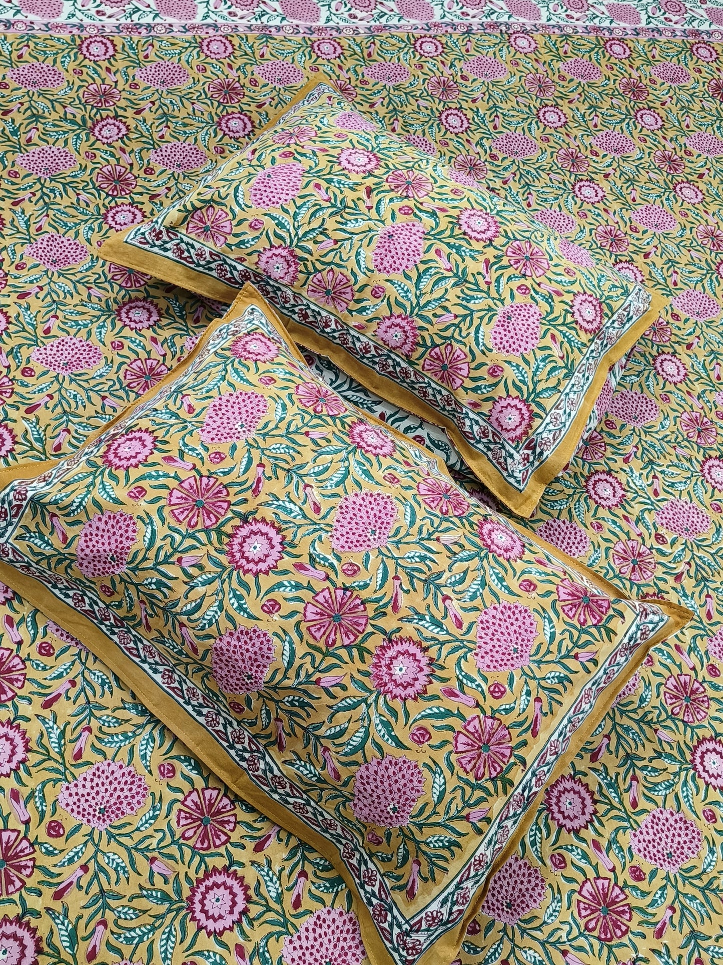 Bedsheet With King Size Pillow Cases