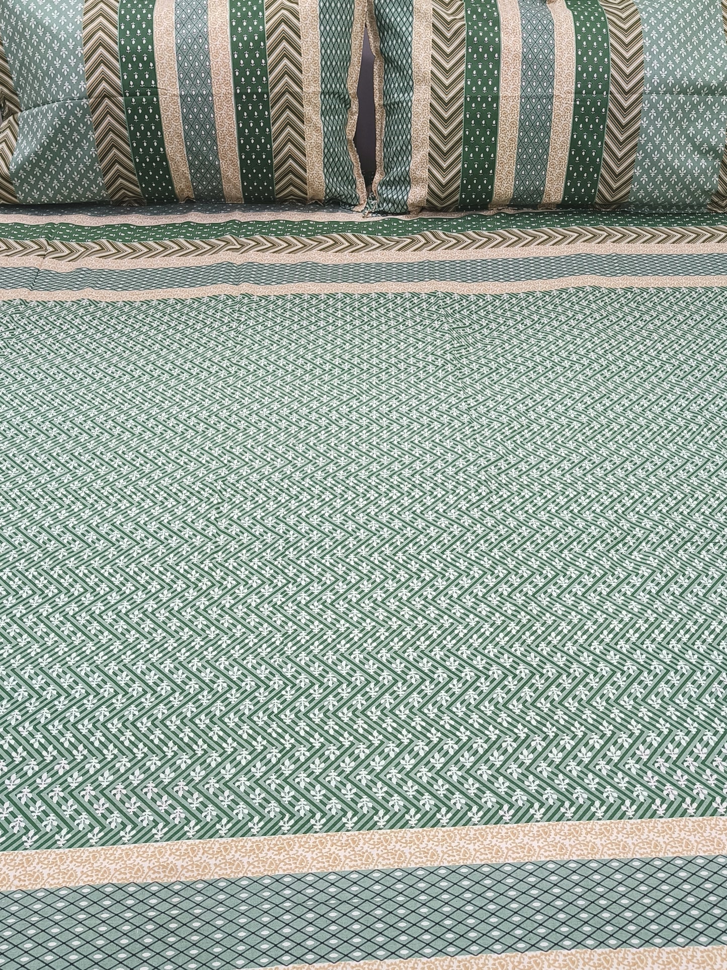 FRESH ARRIVAL Gulbahaar King Size Bedsheet