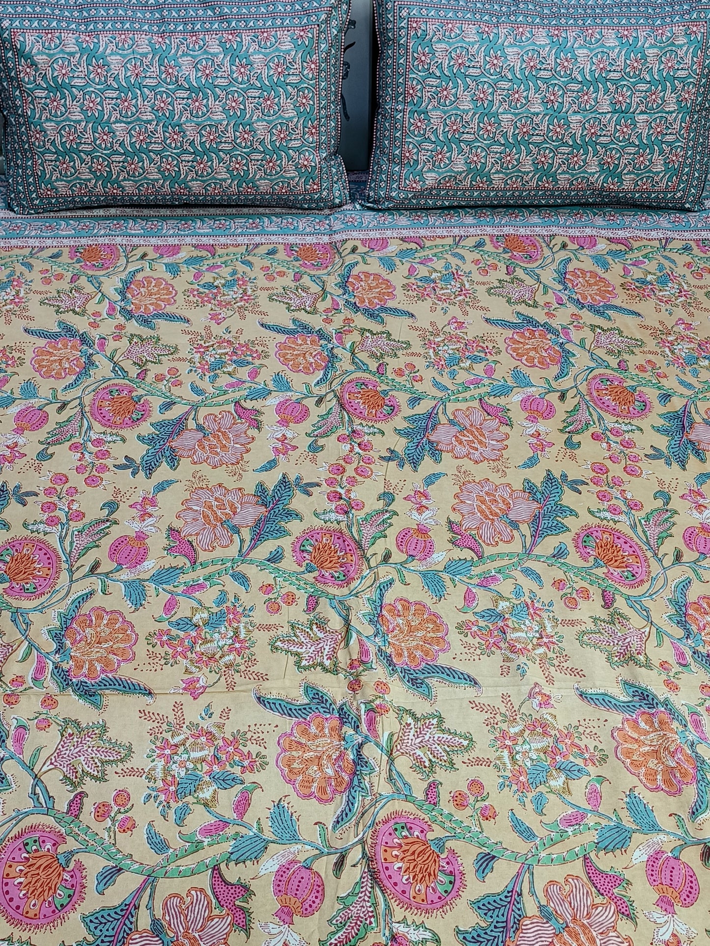 FRESH ARRIVALS Gulbahaar King Size Bedsheets