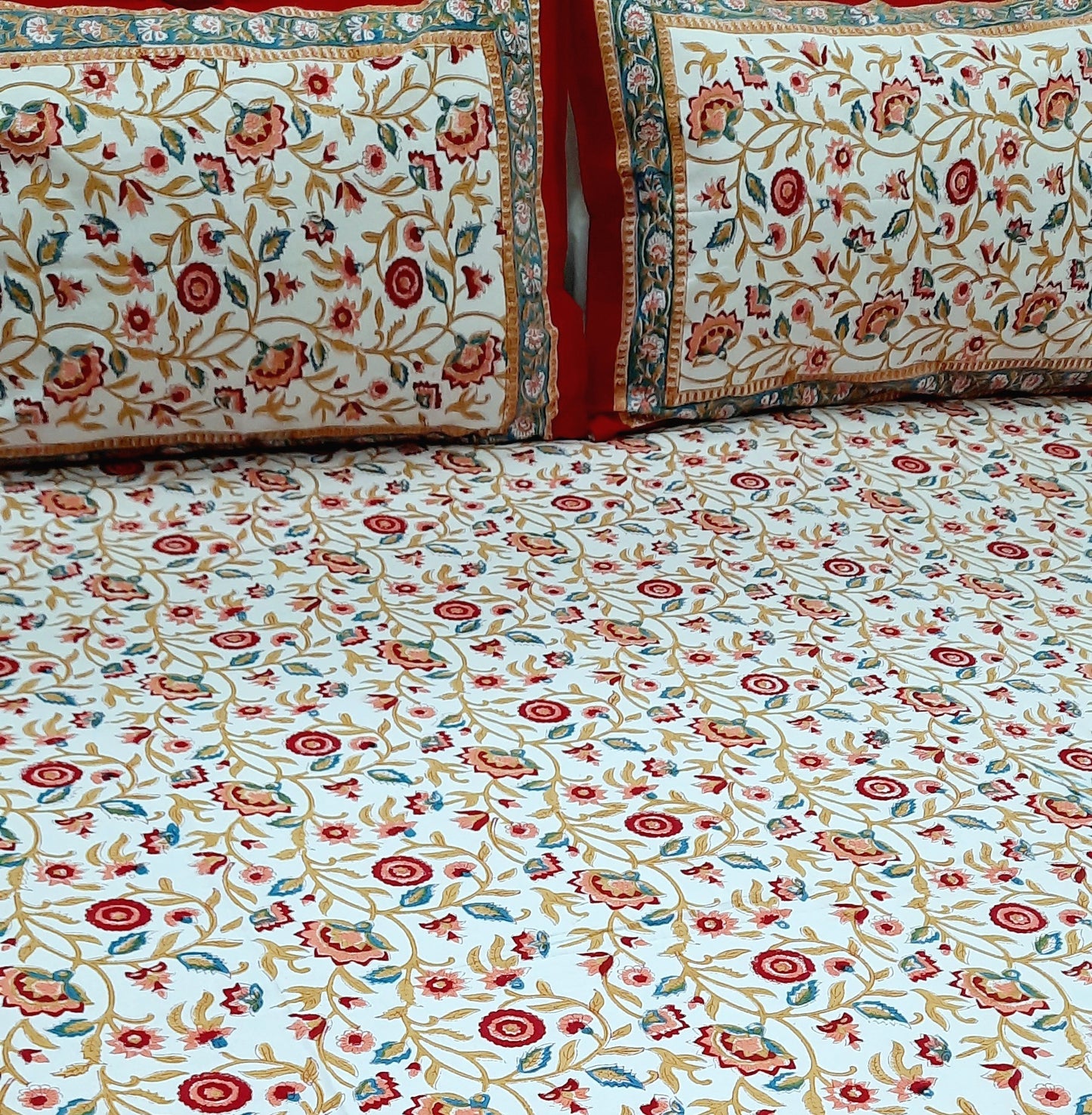 Bedsheet With King Size Pillow Cases