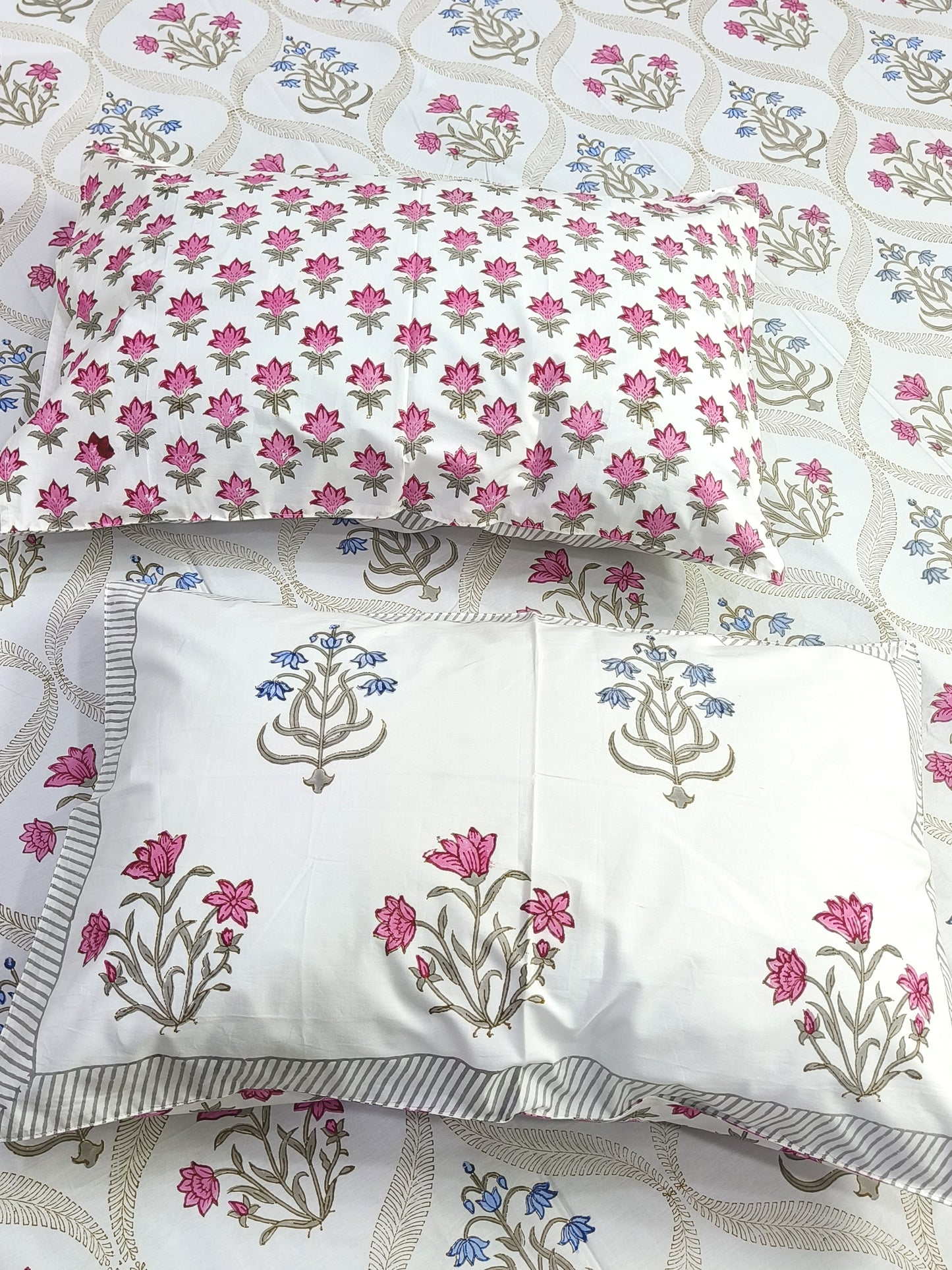 Bedsheet With King Size Pillow Cases
