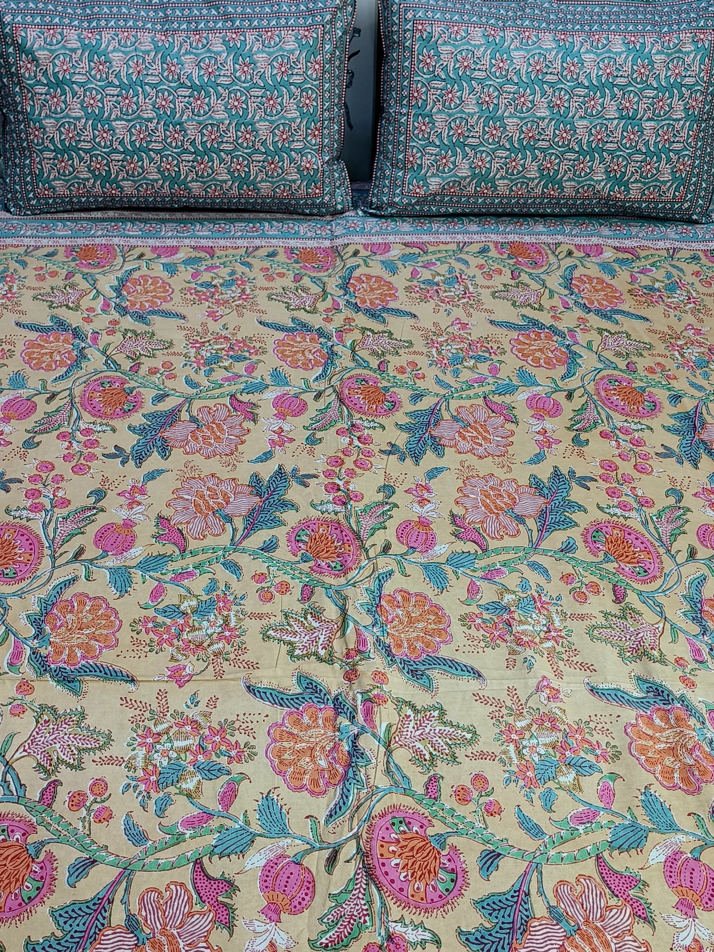 FRESH ARRIVALS Gulbahaar King Size Bedsheets