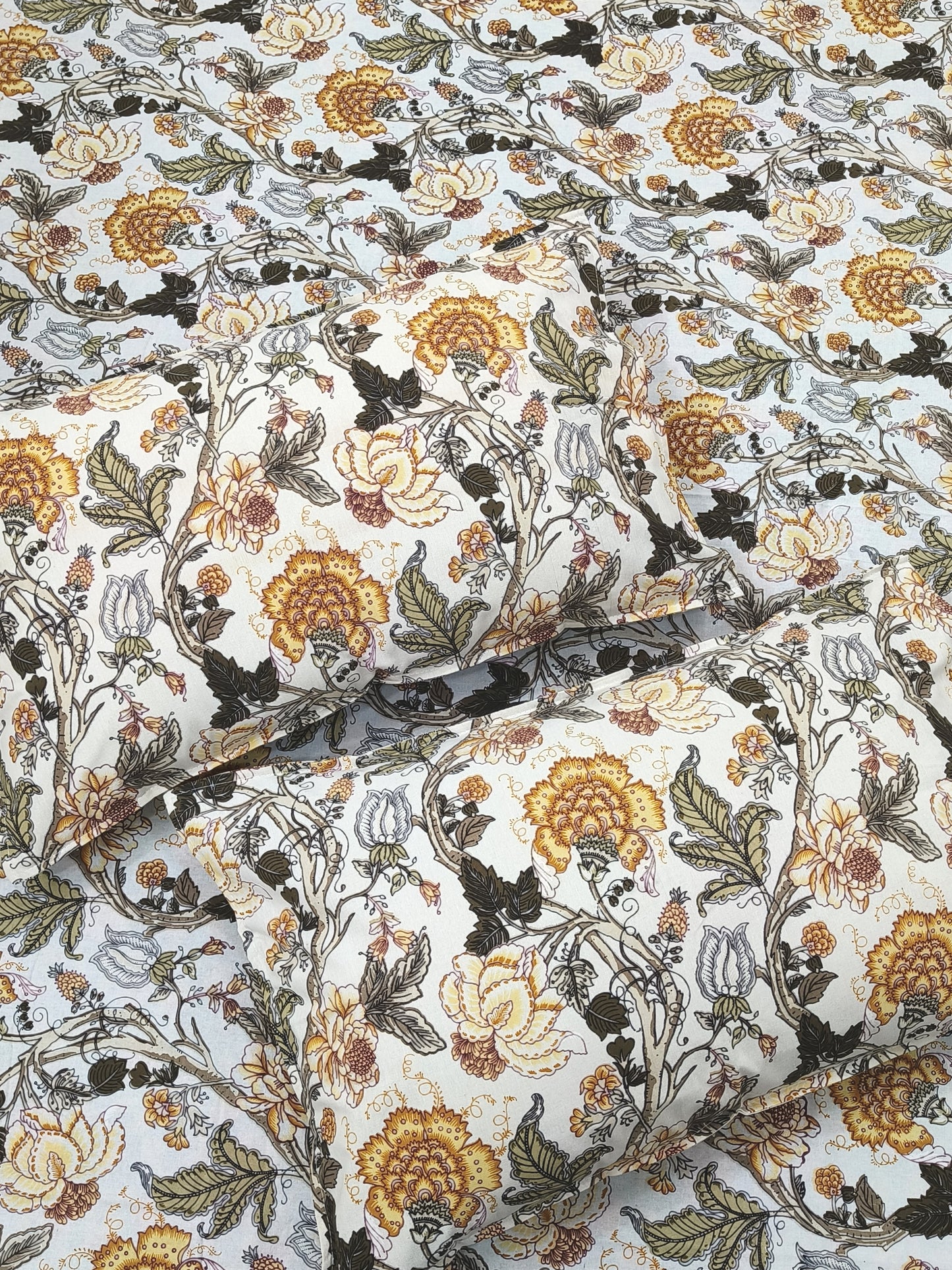 Bedsheet With King Size Pillow Cases