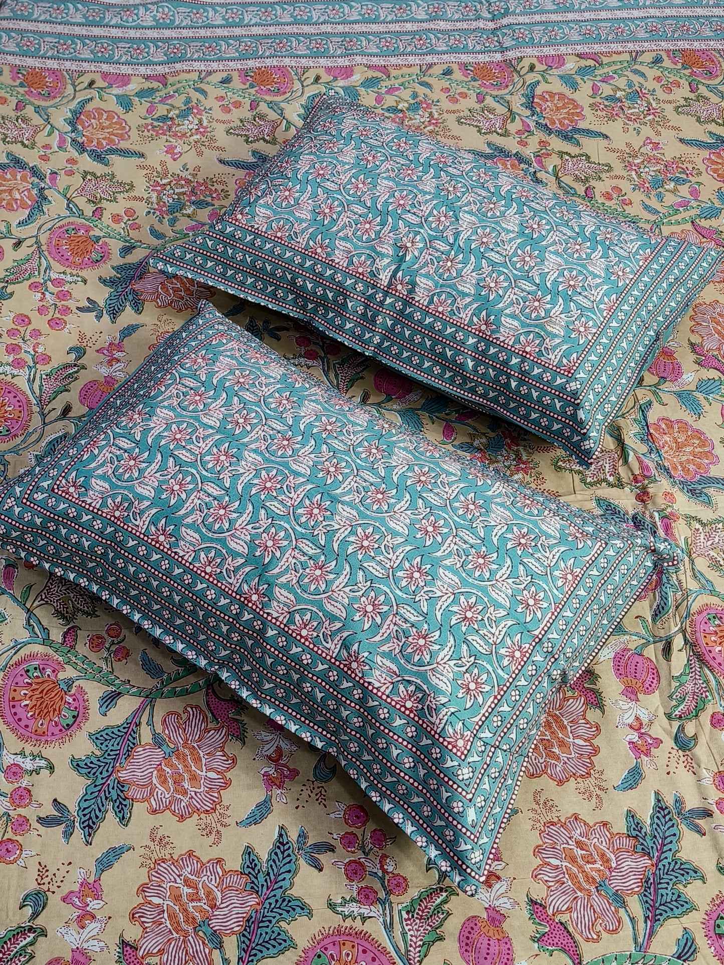 FRESH ARRIVALS Gulbahaar King Size Bedsheets