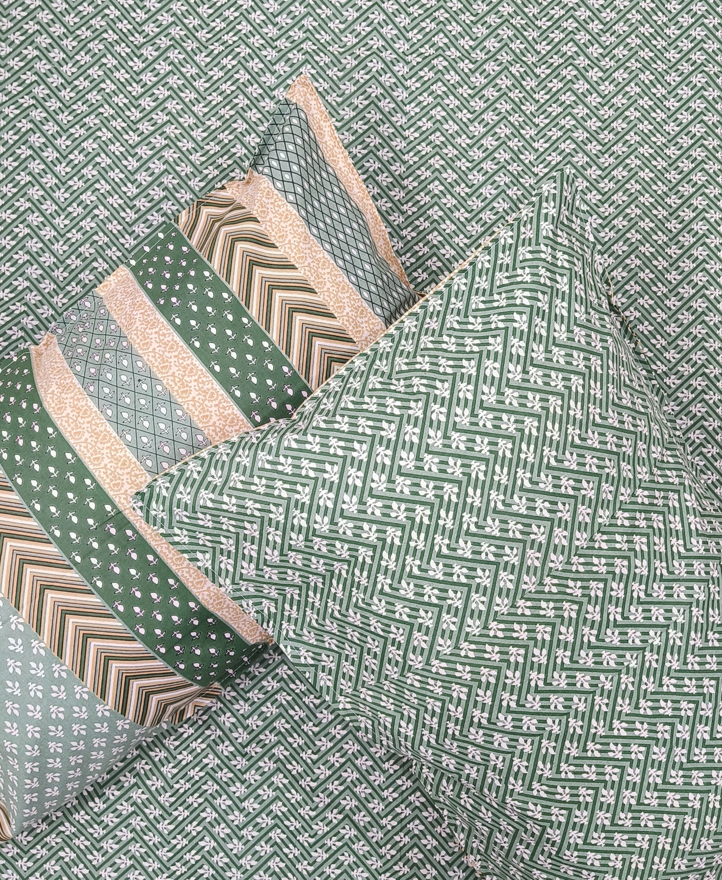 FRESH ARRIVAL Gulbahaar King Size Bedsheet