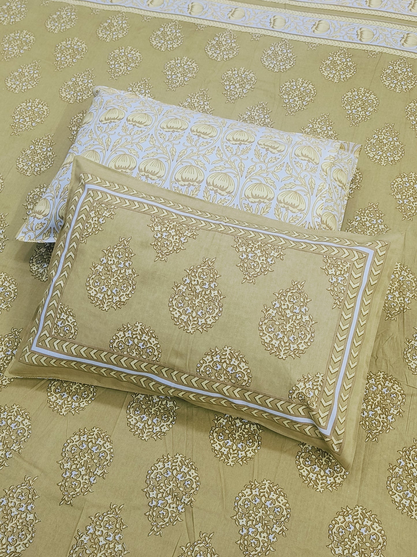 FRESH ARRIVALS Gulbahaar King Size Bedsheets(Dispatch Time 24 Hours)