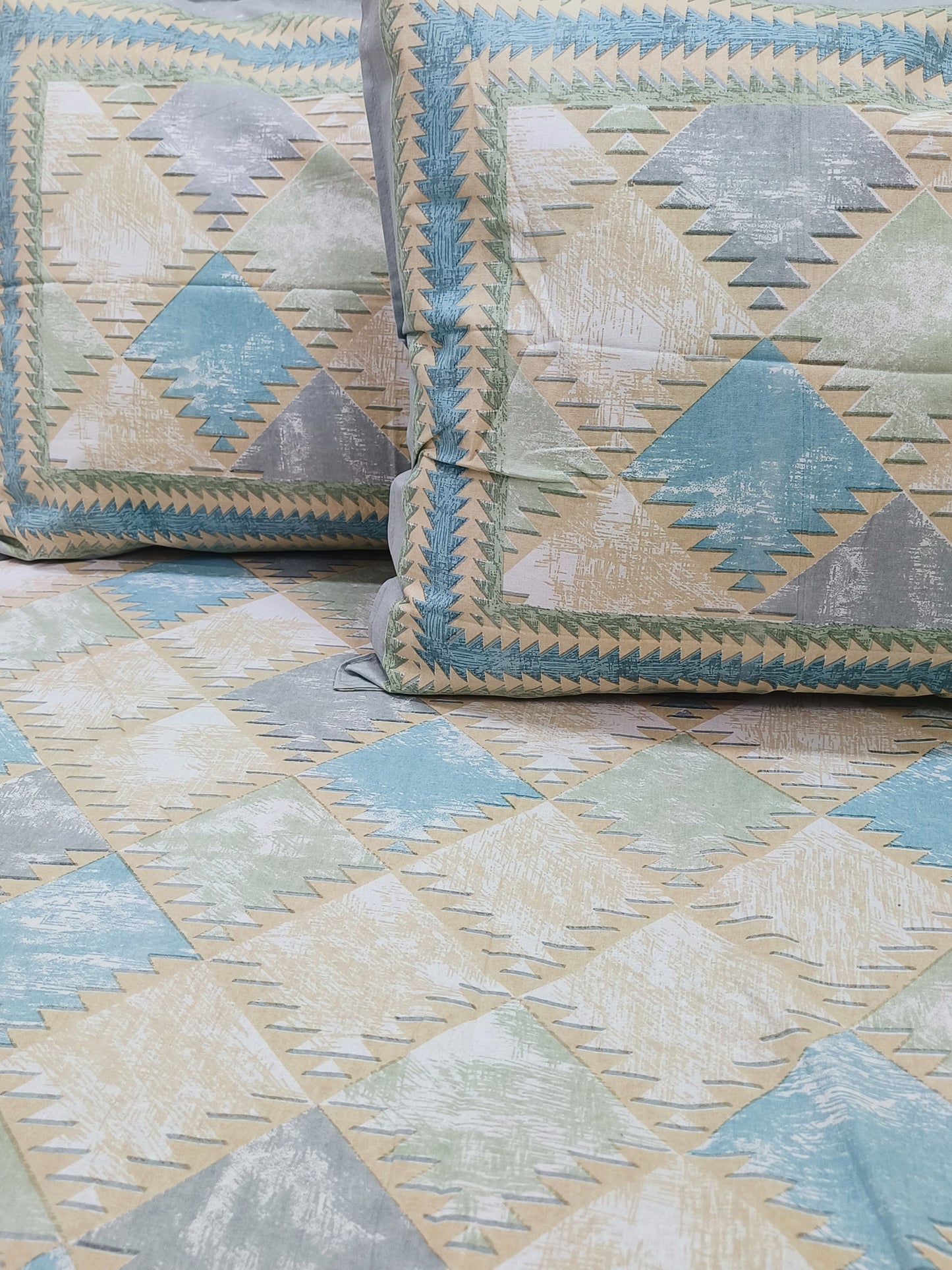 FRESH ARRIVALS Gulbahaar King Size Bedsheets