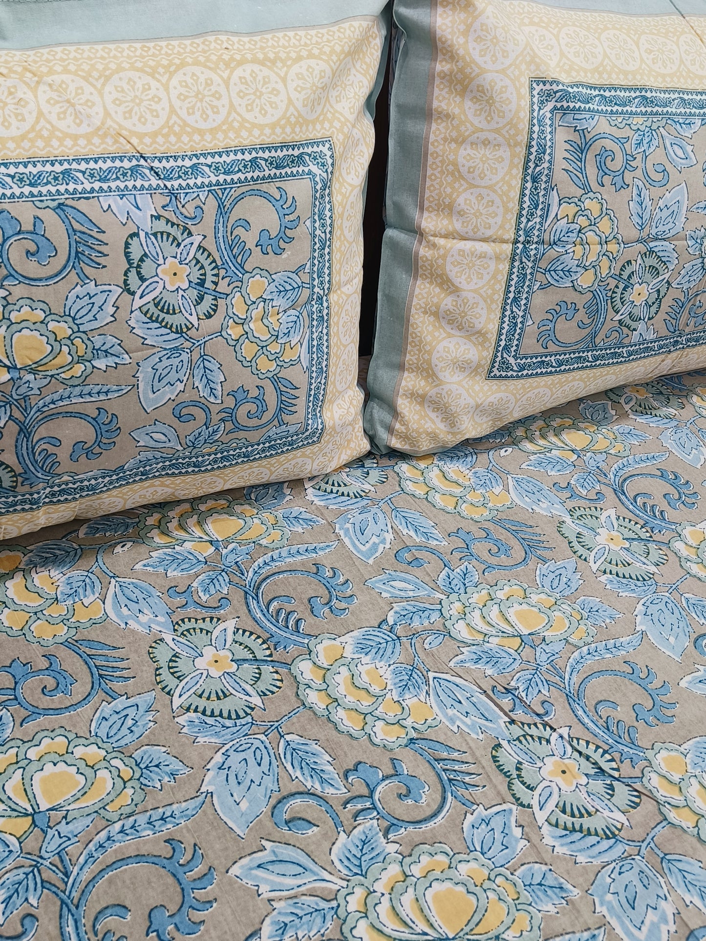 FRESH ARRIVALS Gulbahaar King Size Bedsheets
