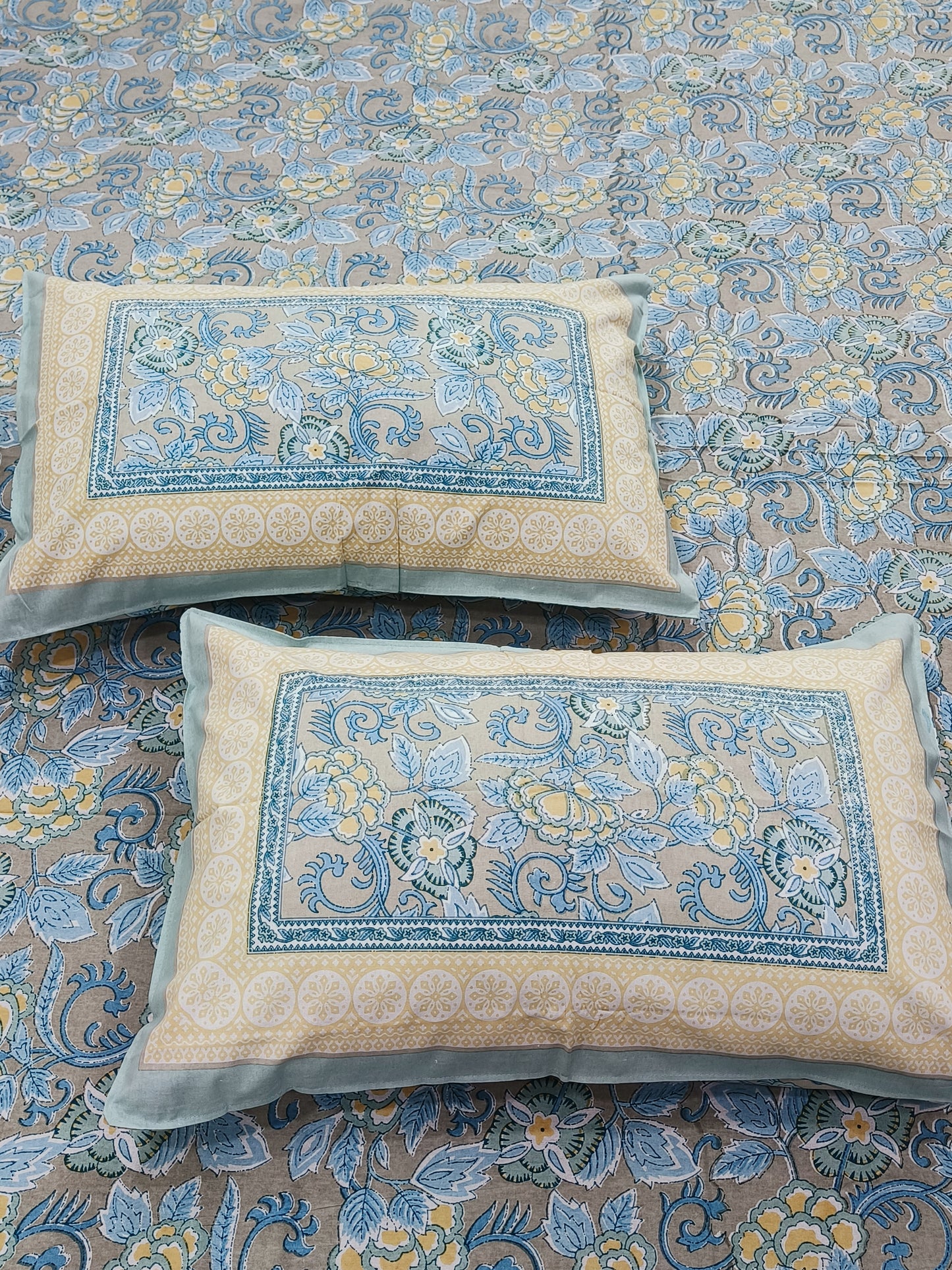 Bedsheet With King Size Pillow Cases