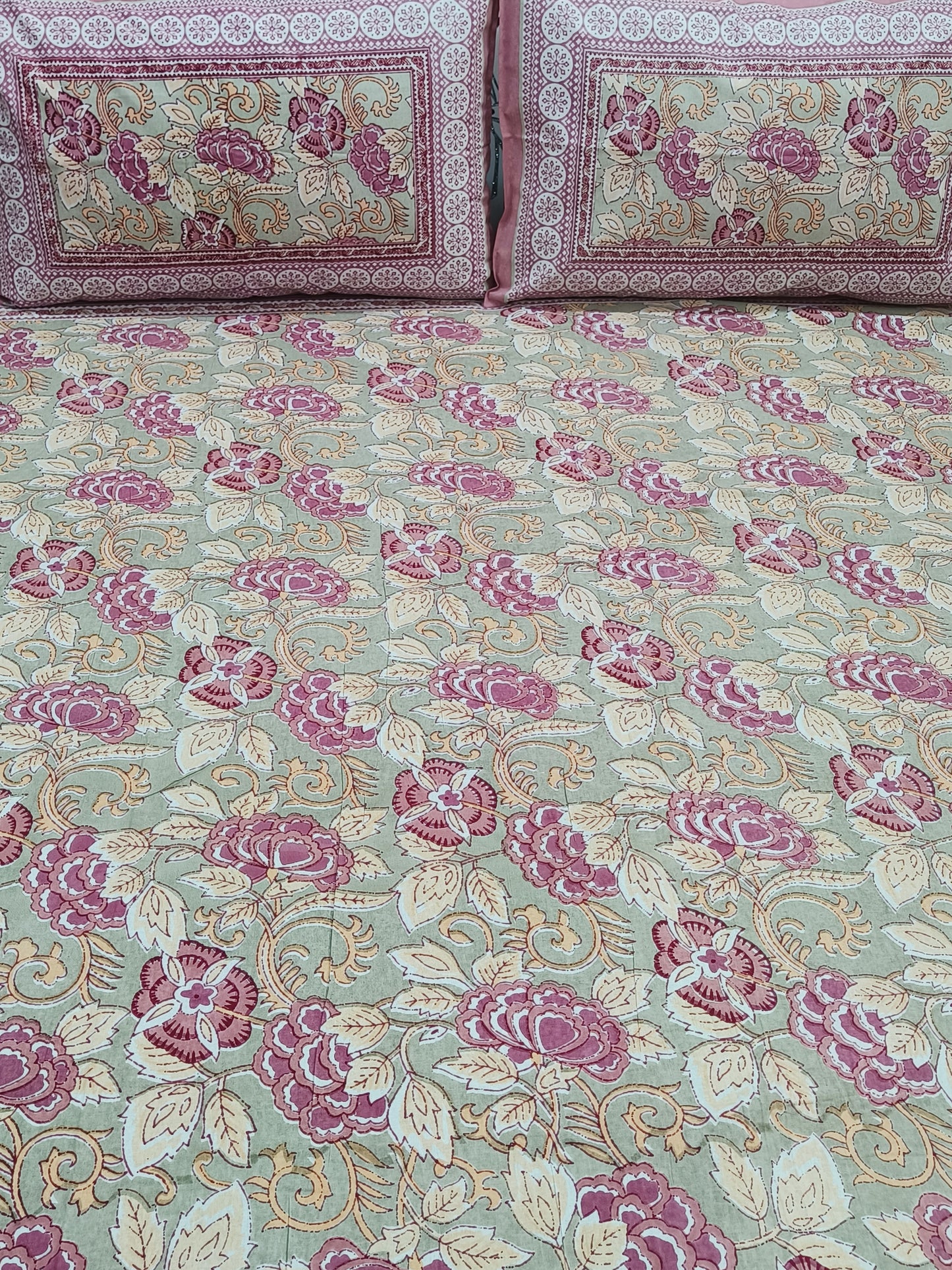 FRESH ARRIVALS Gulbahaar King Size Bedsheets