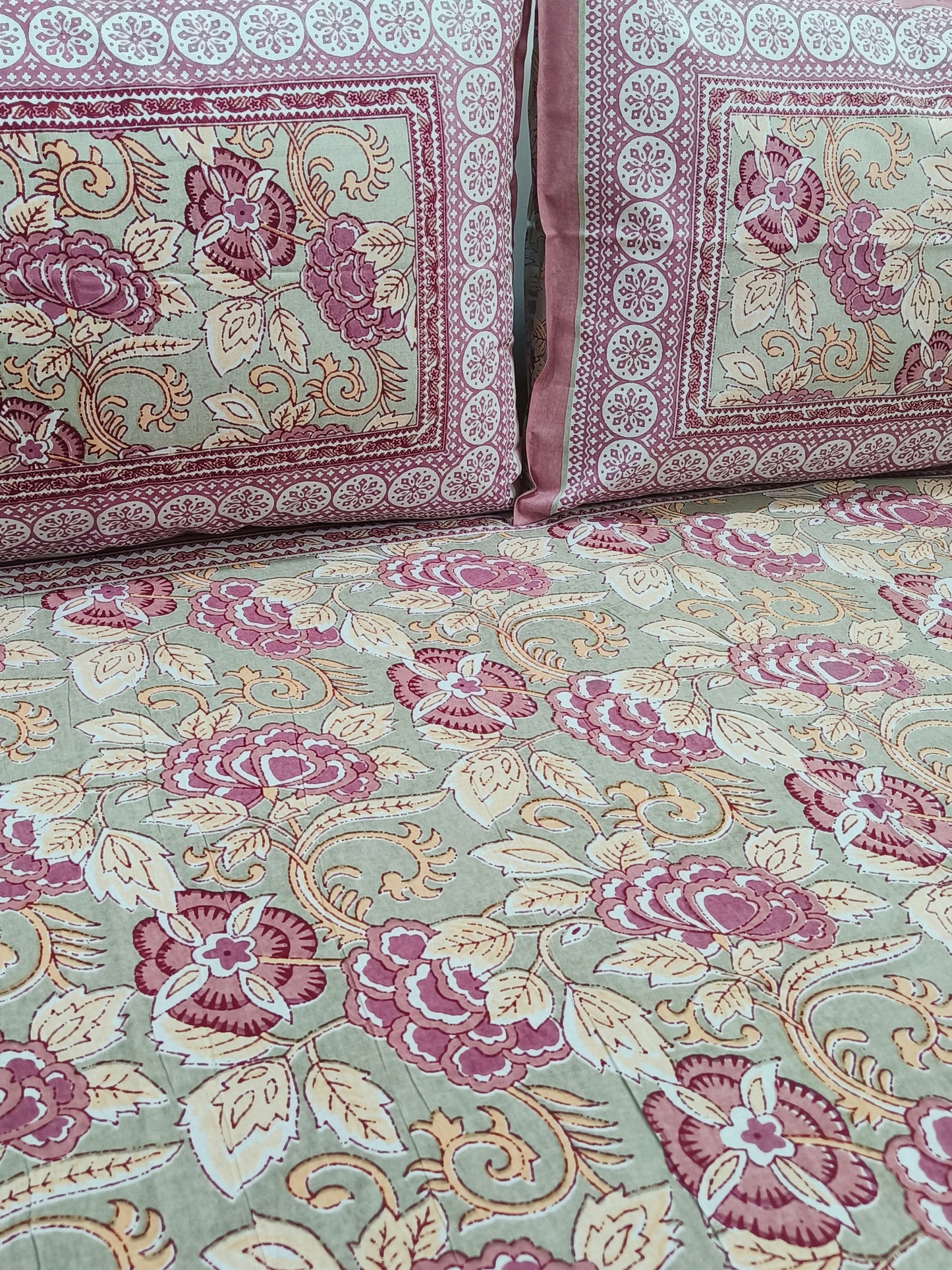 FRESH ARRIVALS Gulbahaar King Size Bedsheets