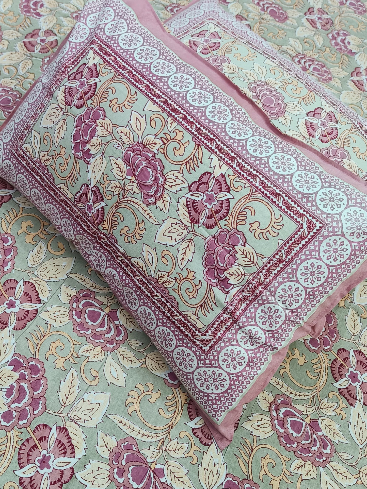 FRESH ARRIVALS Gulbahaar King Size Bedsheets
