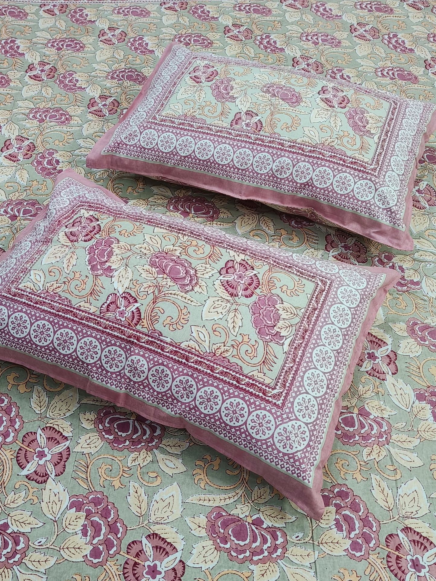 FRESH ARRIVALS Gulbahaar King Size Bedsheets