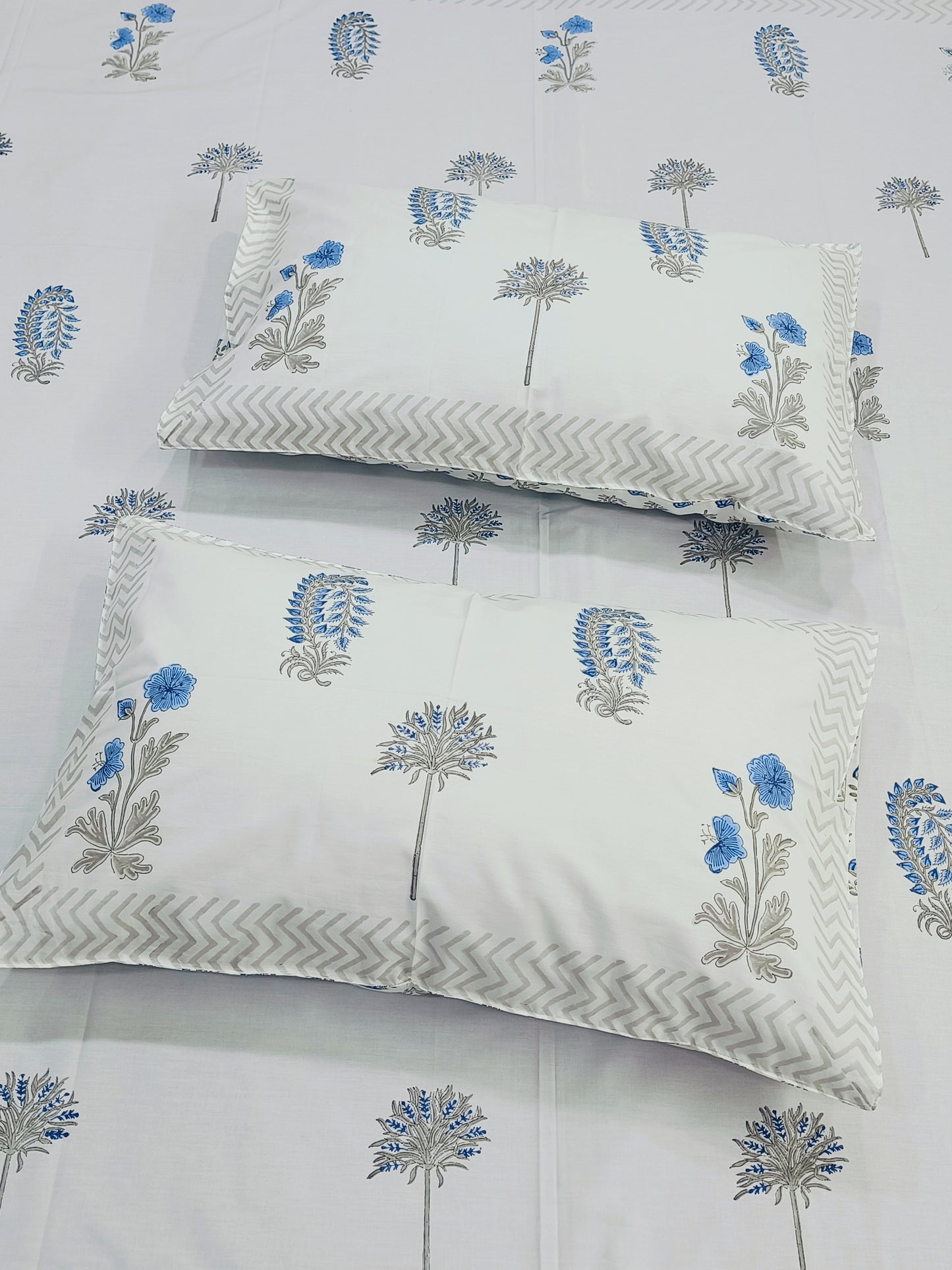 Bedsheet With King Size Pillow Cases