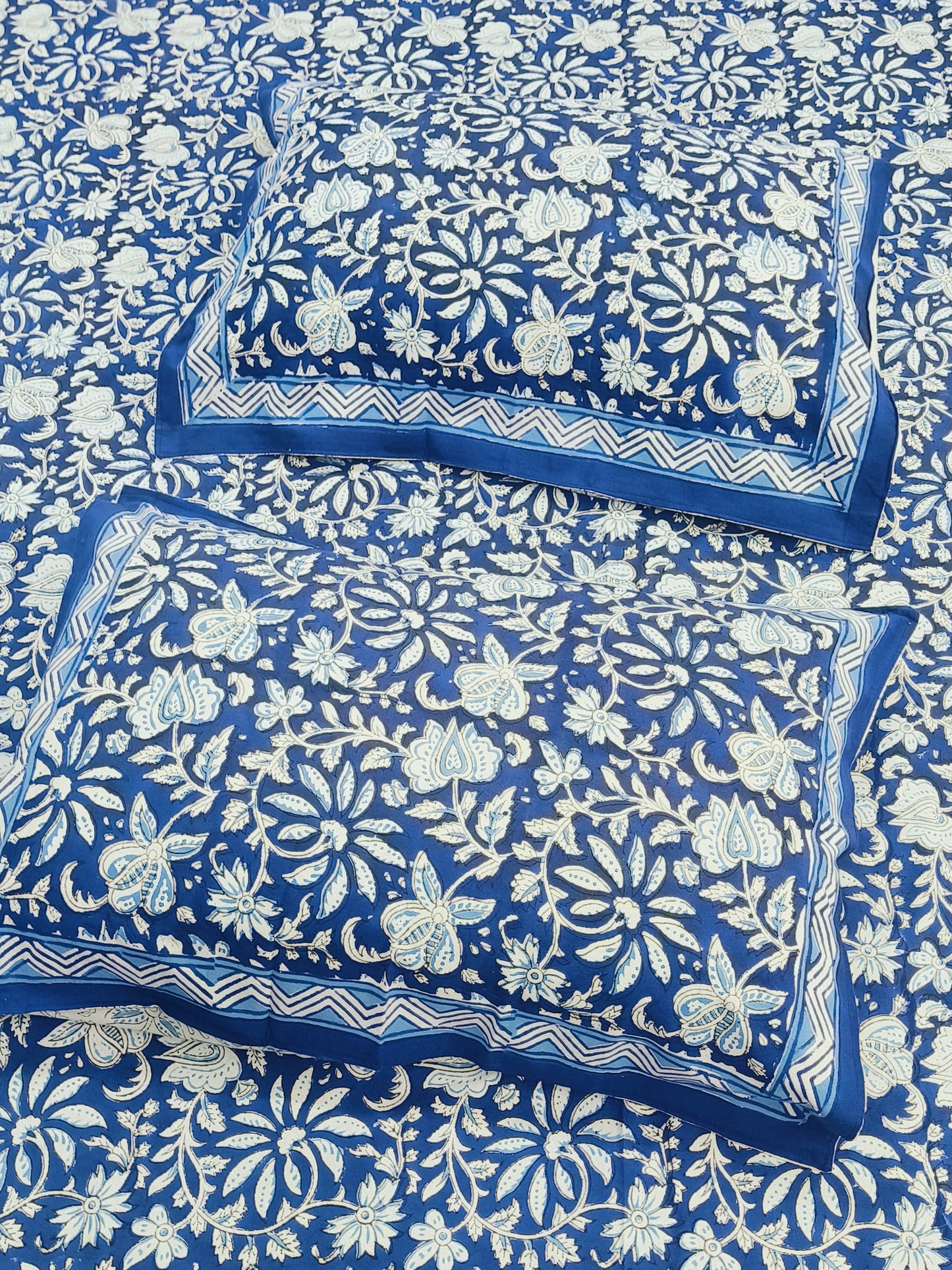 Bedsheet With King Size Pillow Cases