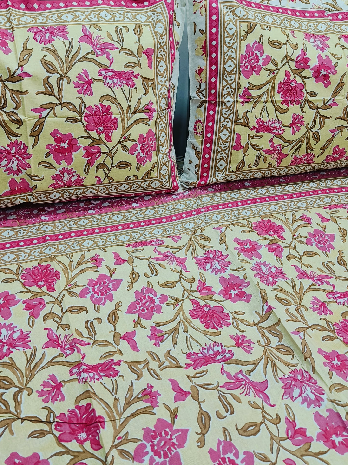 Floral Sadabahaar Bedsheets(Dispatch Time 24 Hours)