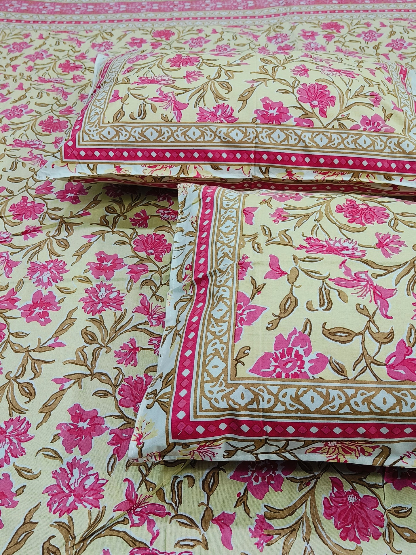 Floral Sadabahaar Bedsheets(Dispatch Time 24 Hours)