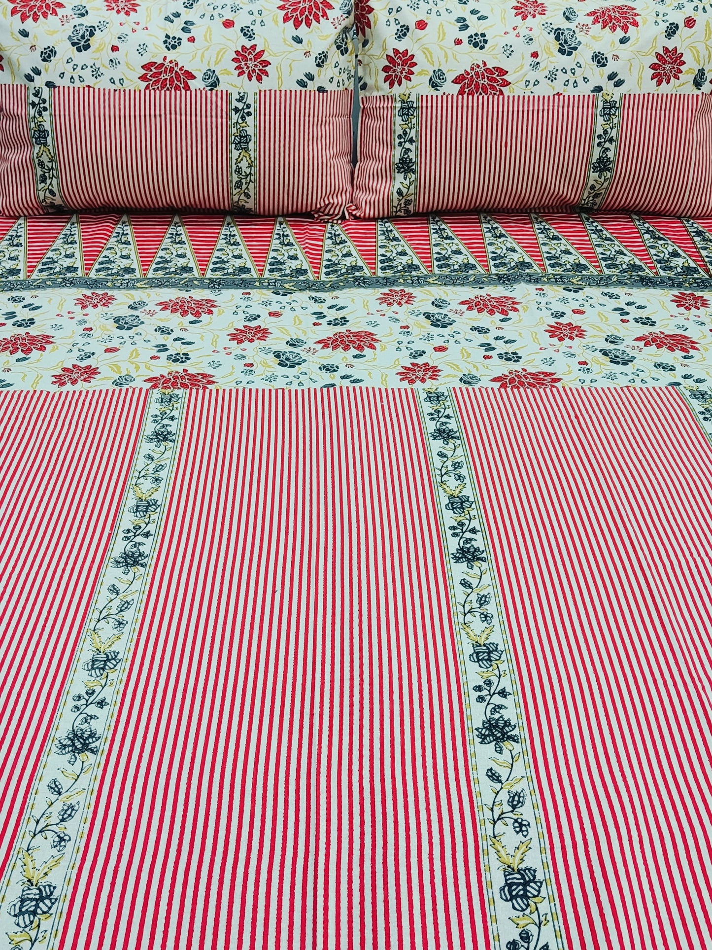 FRESH ARRIVALS Gulbahaar King Size Bedsheets(Dispatch Time 24 Hours)