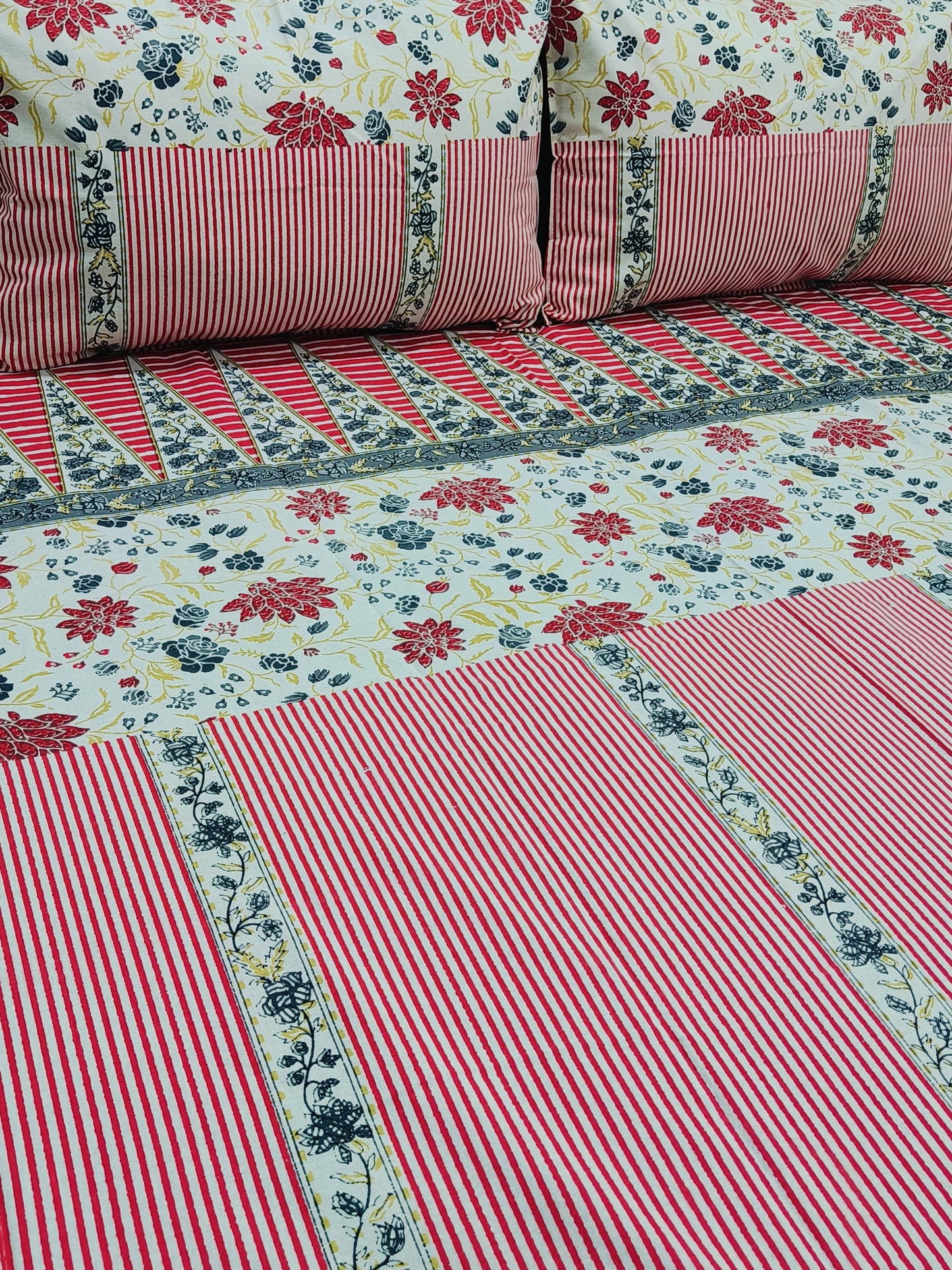 FRESH ARRIVALS Gulbahaar King Size Bedsheets(Dispatch Time 24 Hours)