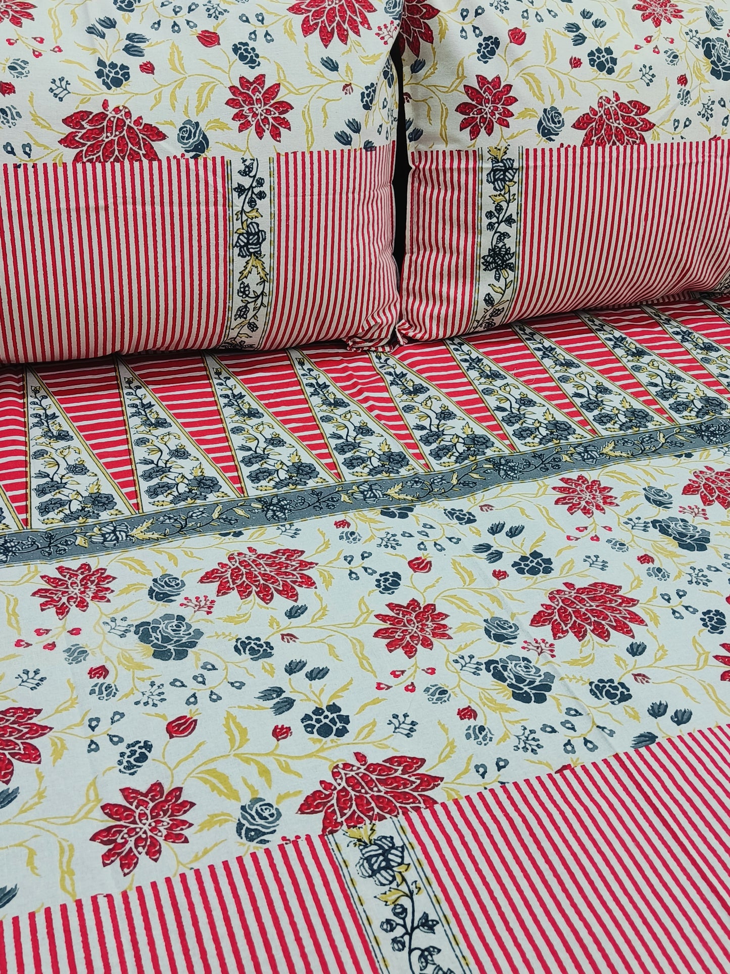FRESH ARRIVALS Gulbahaar King Size Bedsheets(Dispatch Time 24 Hours)