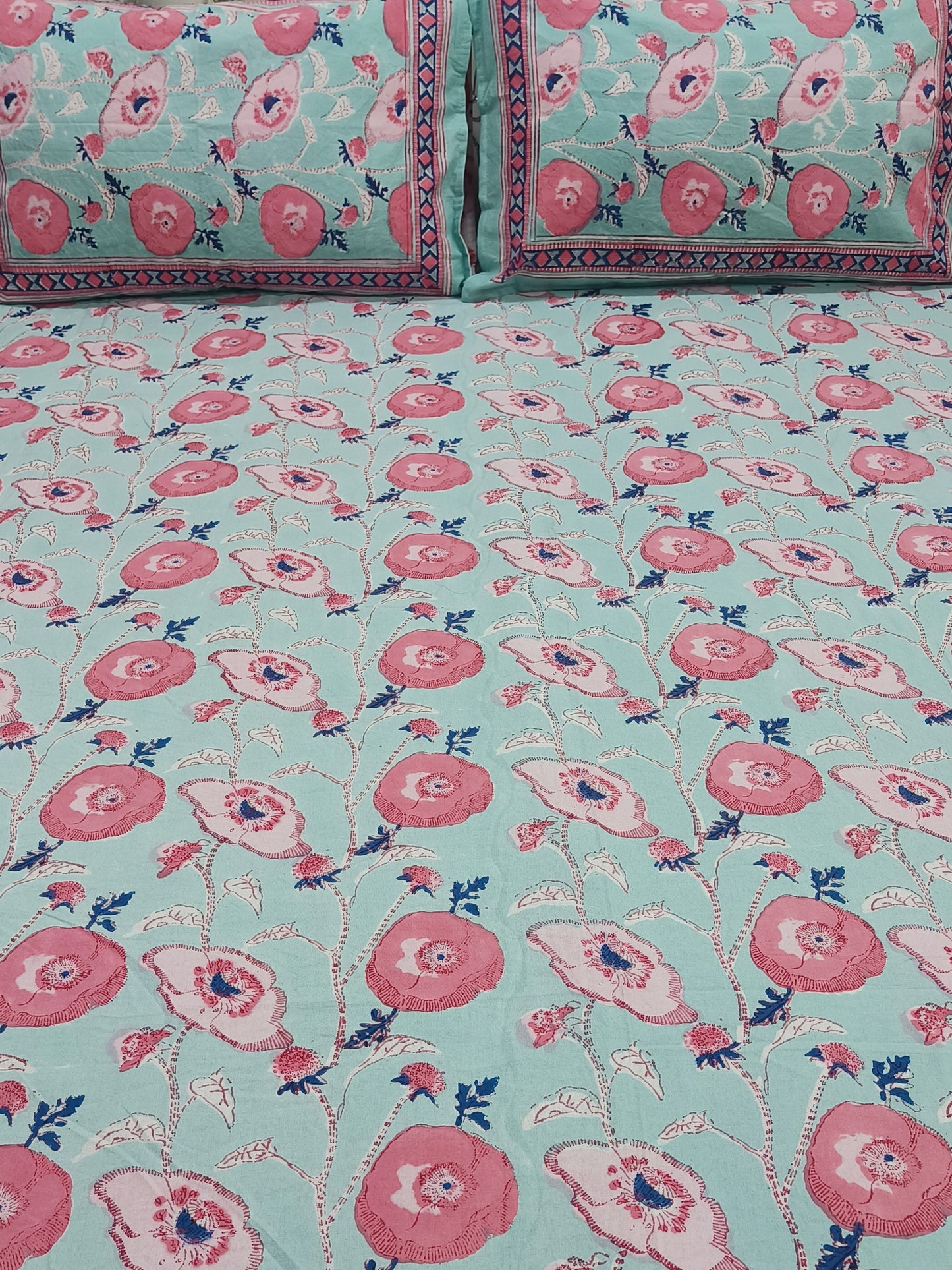 Bedsheet With King Size Pillow Cases