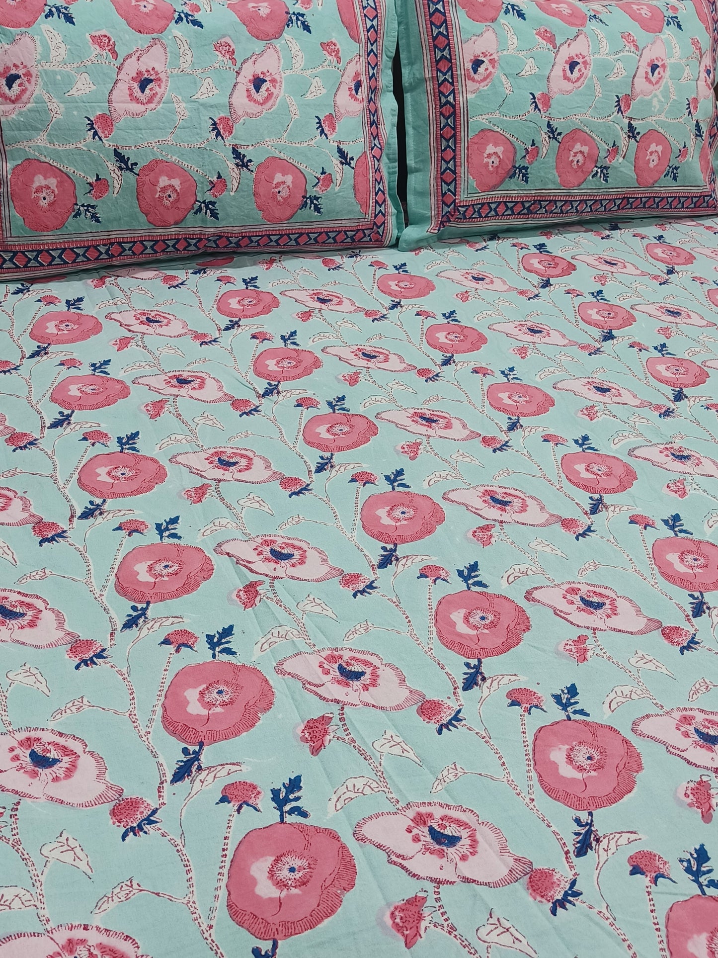 Bedsheet With King Size Pillow Cases