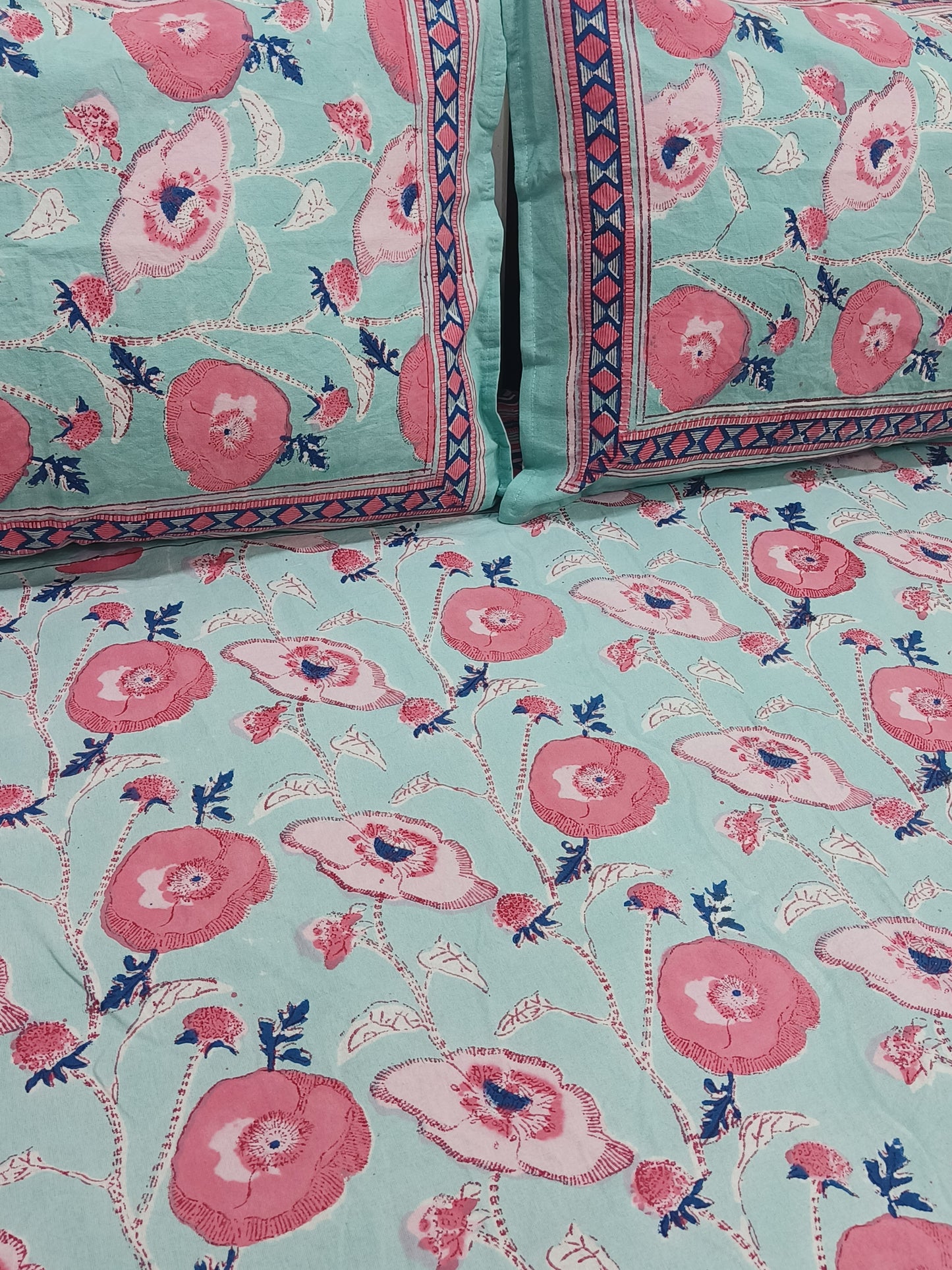 Bedsheet With King Size Pillow Cases