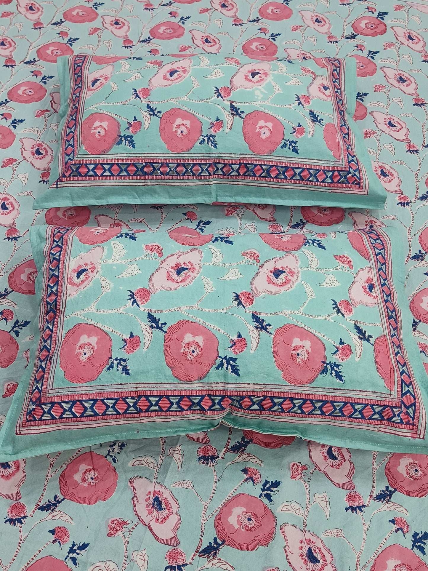 Bedsheet With King Size Pillow Cases