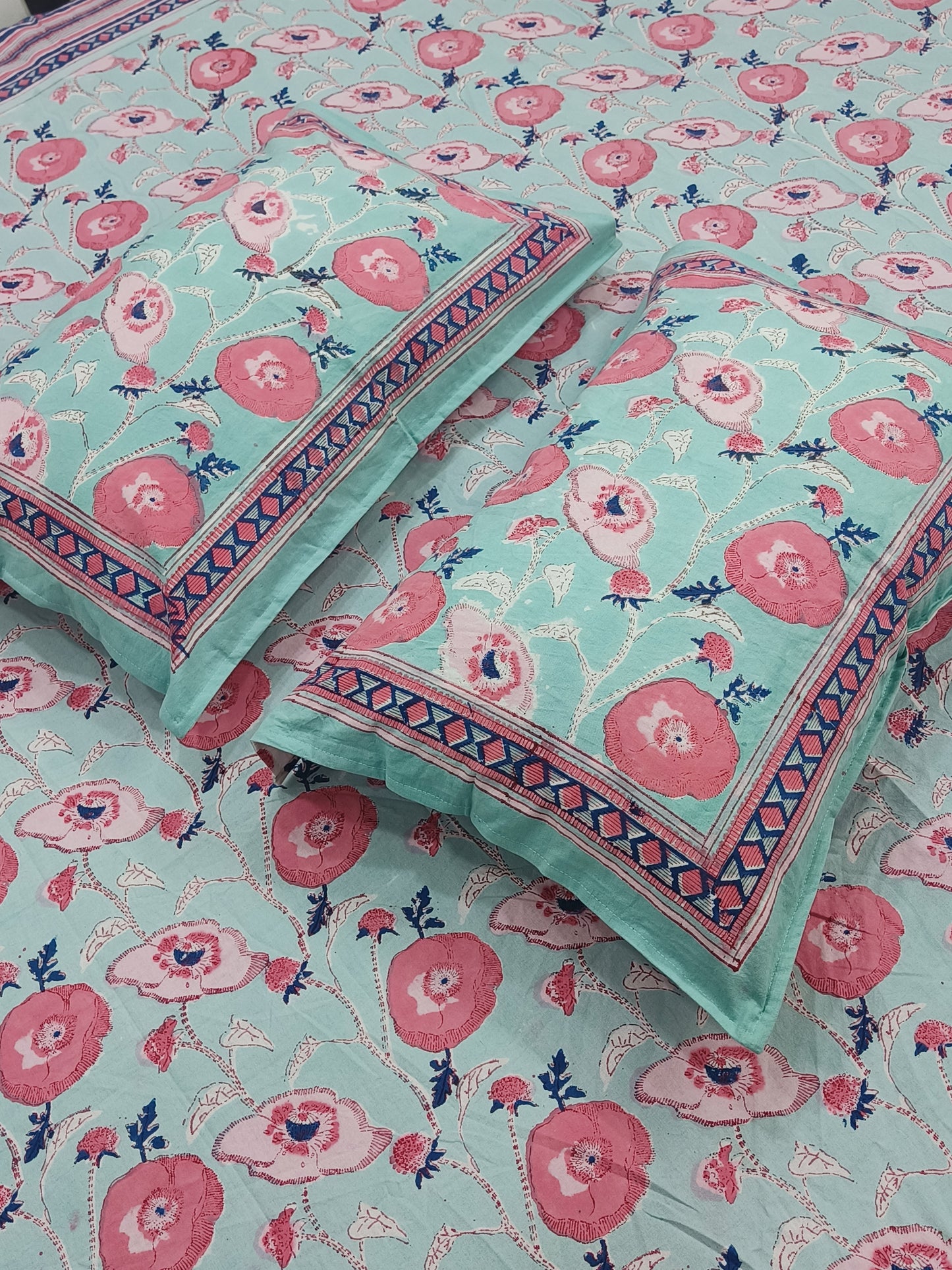 Bedsheet With King Size Pillow Cases